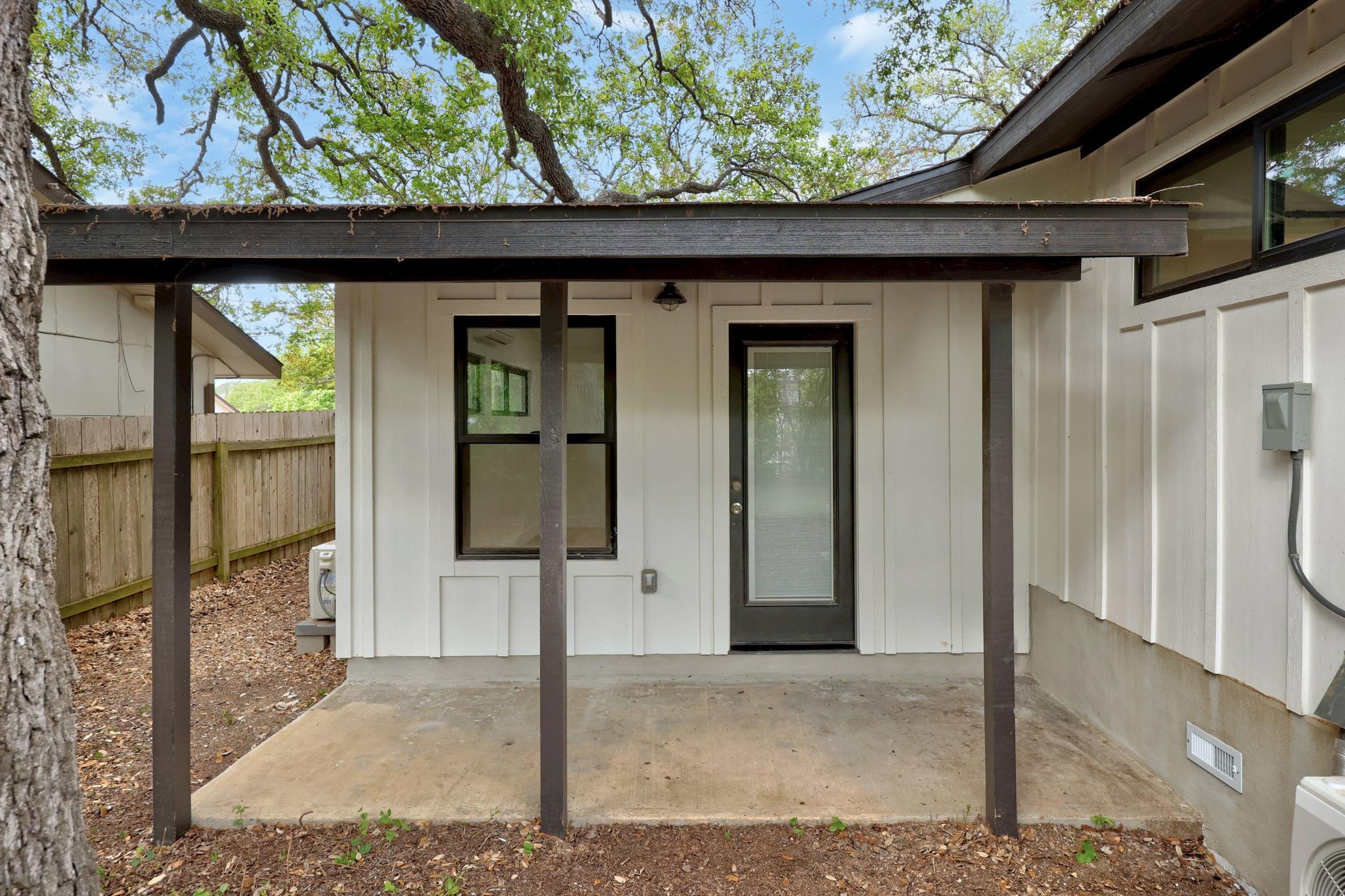 11013 Travis Dr, Jonestown, TX 78645