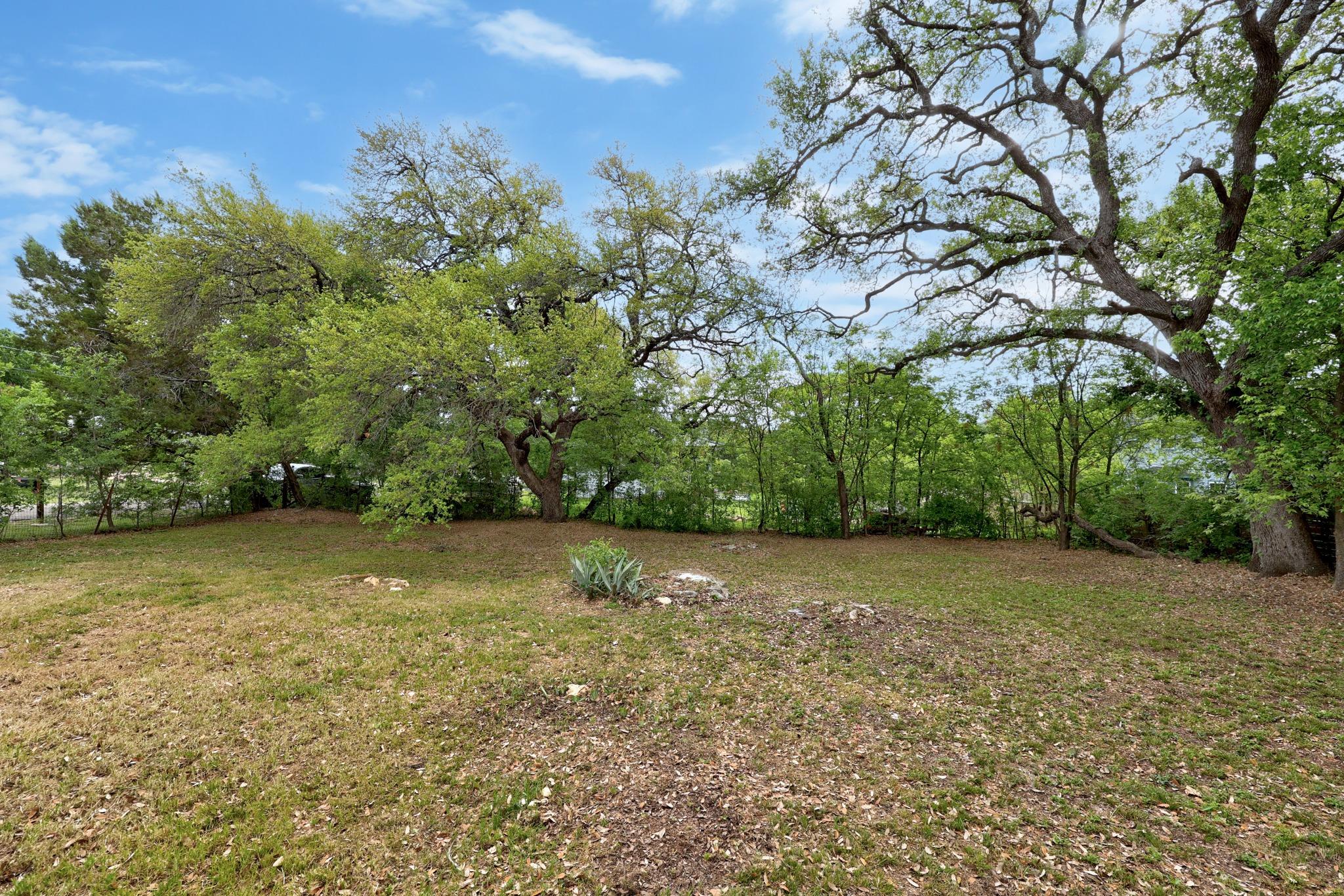 11013 Travis Dr, Jonestown, TX 78645