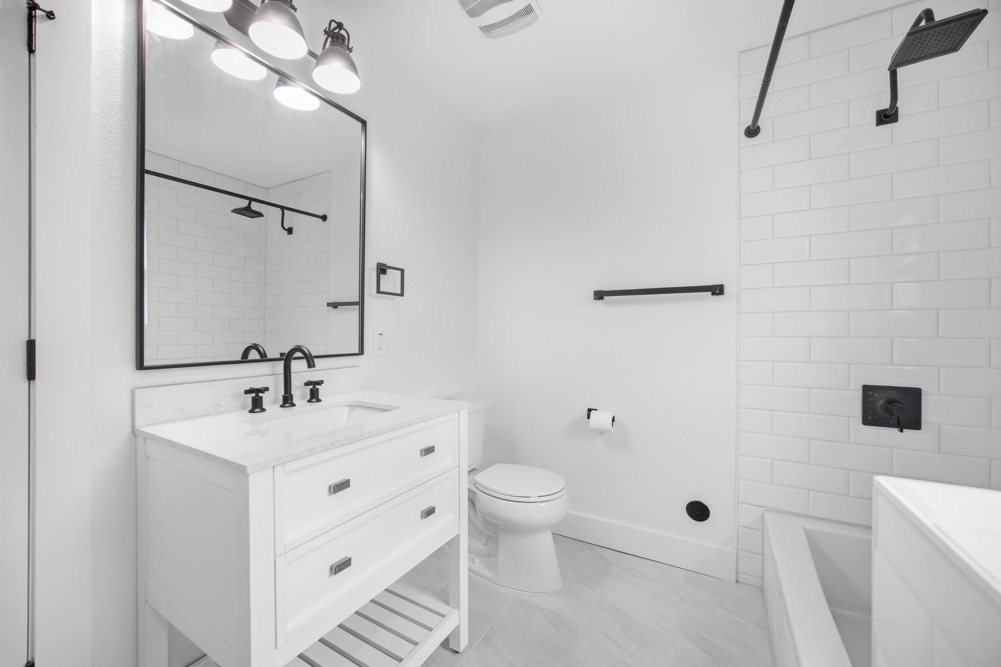 11013 Travis Dr, Jonestown, TX 78645