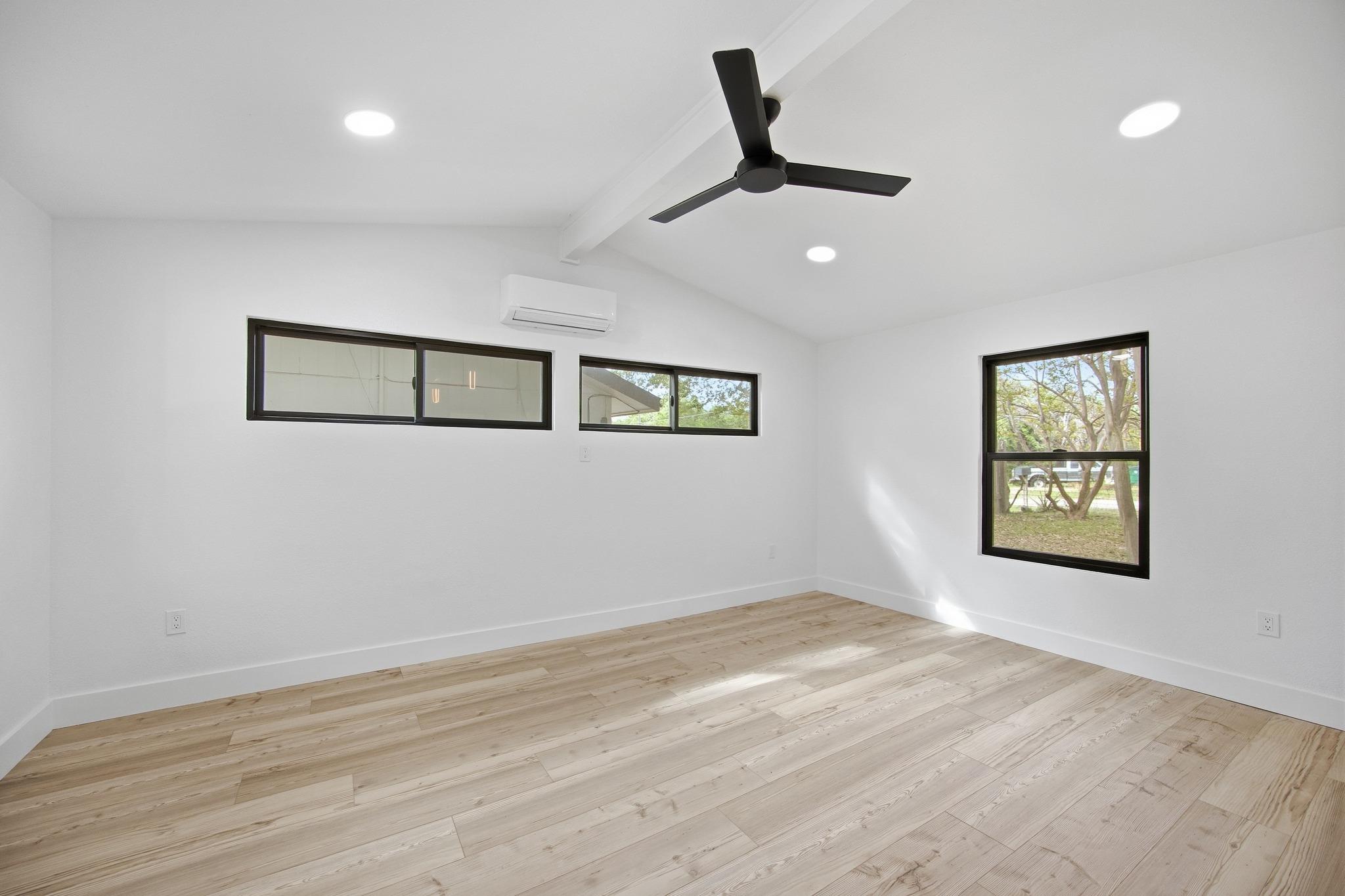 11013 Travis Dr, Jonestown, TX 78645