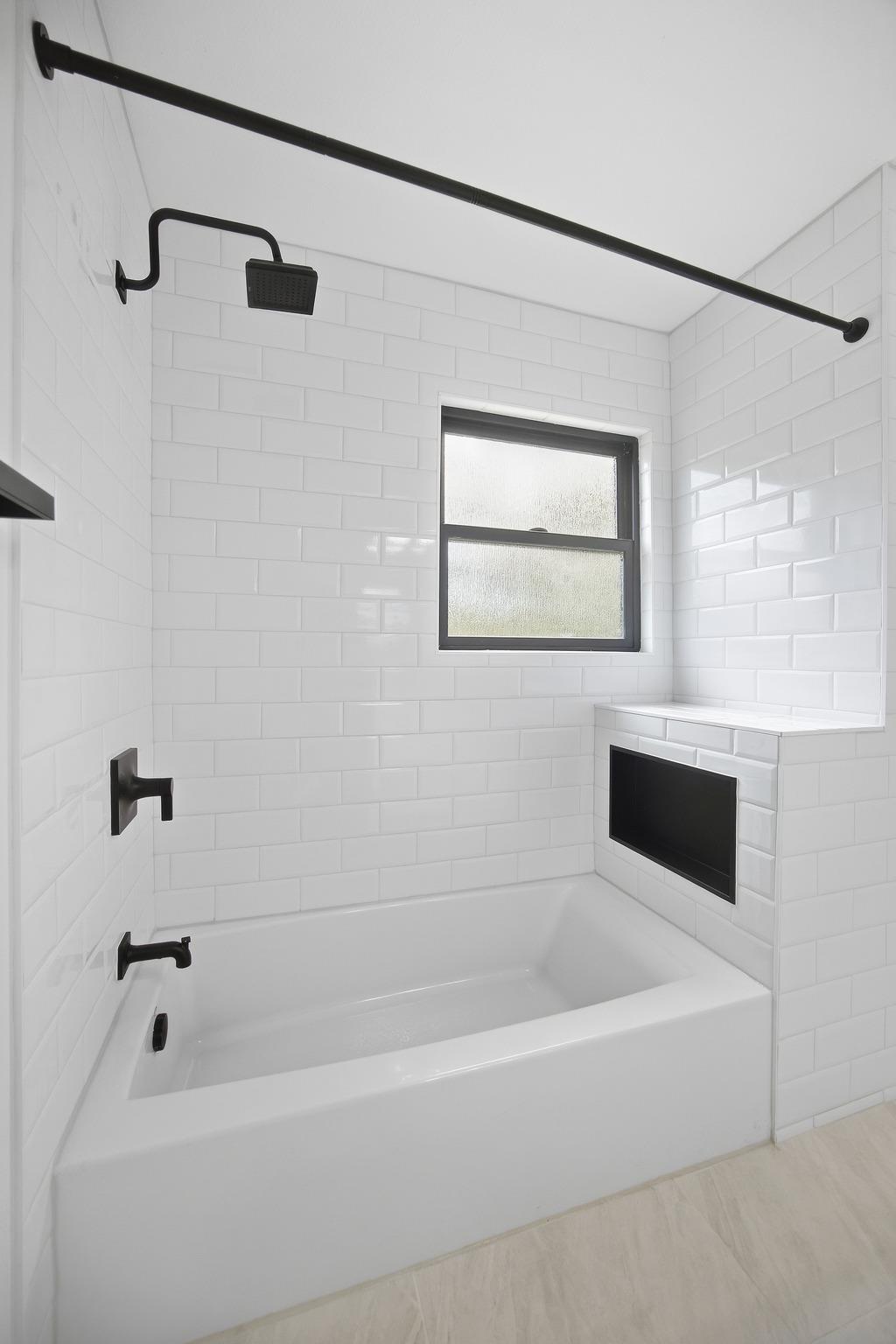 11013 Travis Dr, Jonestown, TX 78645