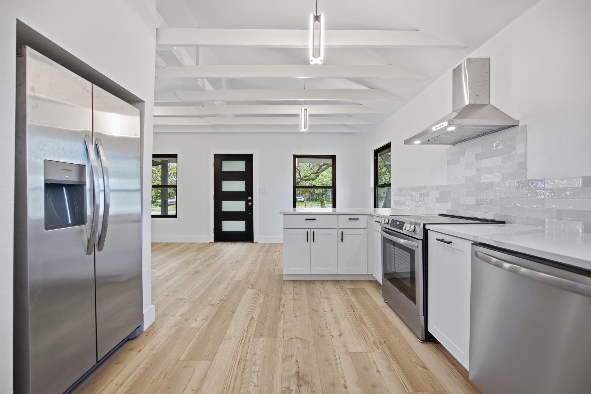 11013 Travis Dr, Jonestown, TX 78645