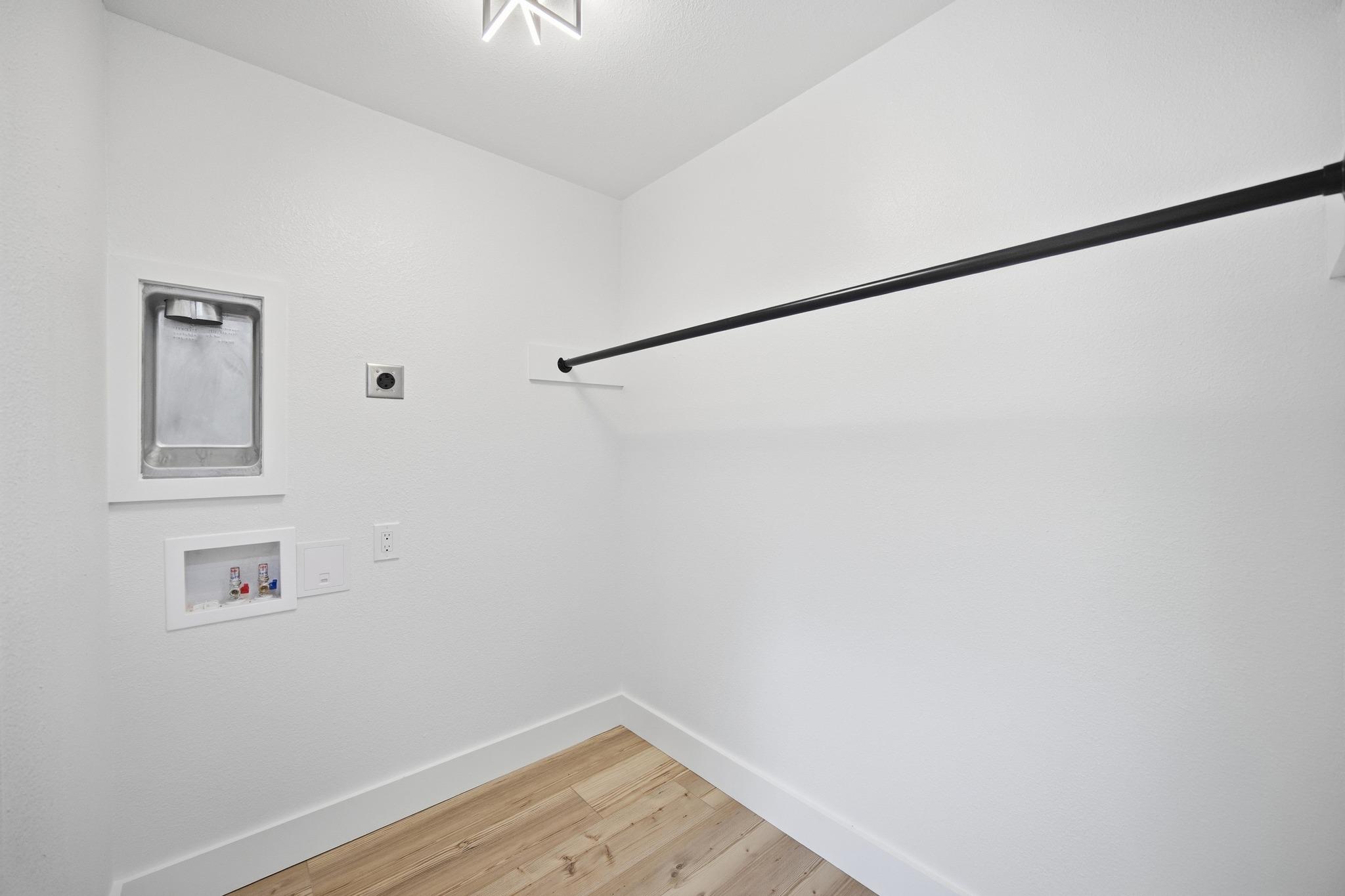 11013 Travis Dr, Jonestown, TX 78645