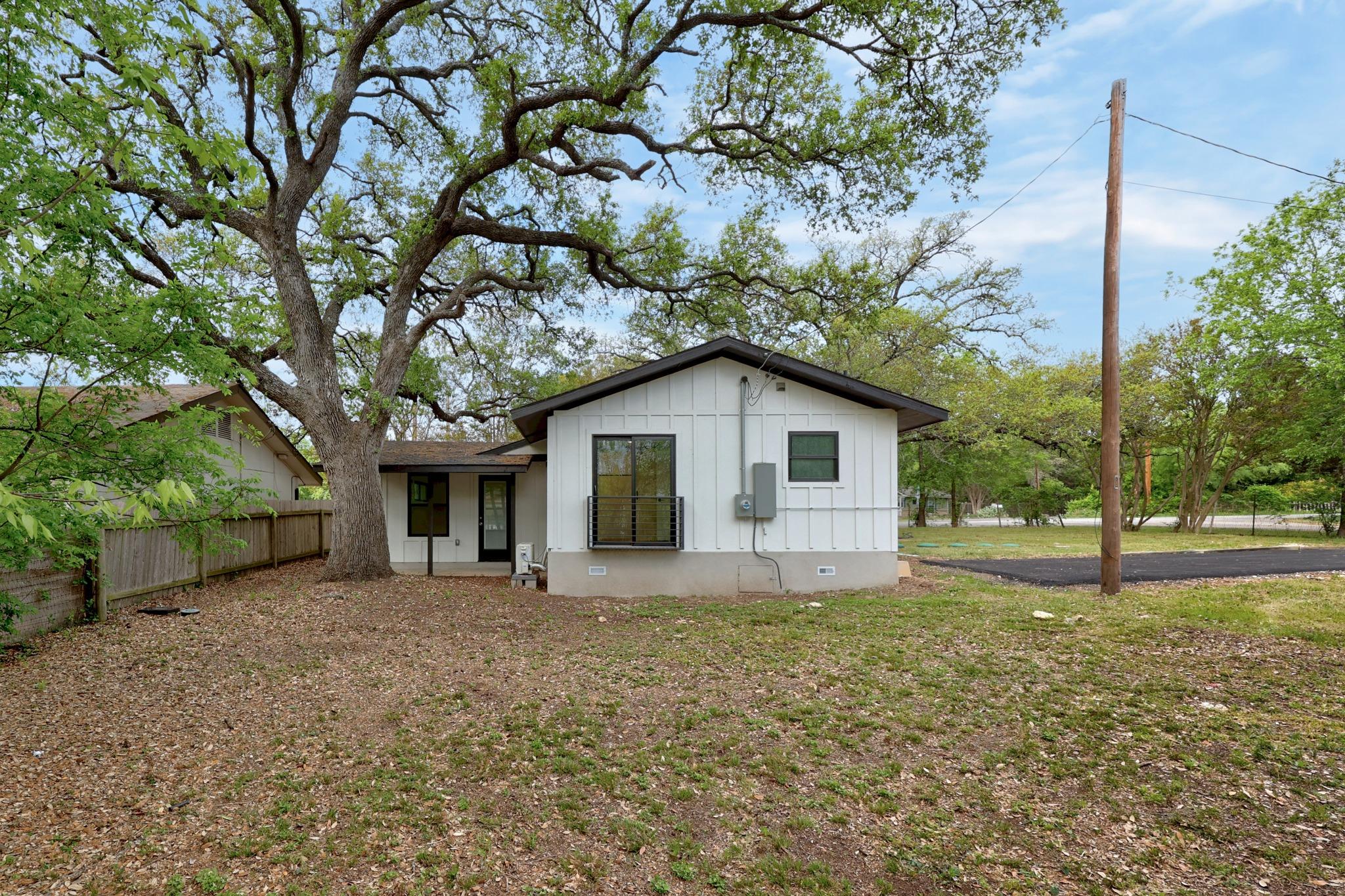 11013 Travis Dr, Jonestown, TX 78645