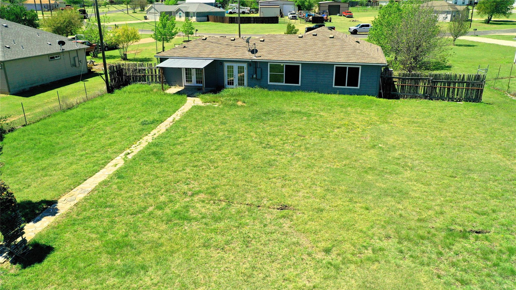 152 Round Up Dr, Liberty Hill, TX 78642