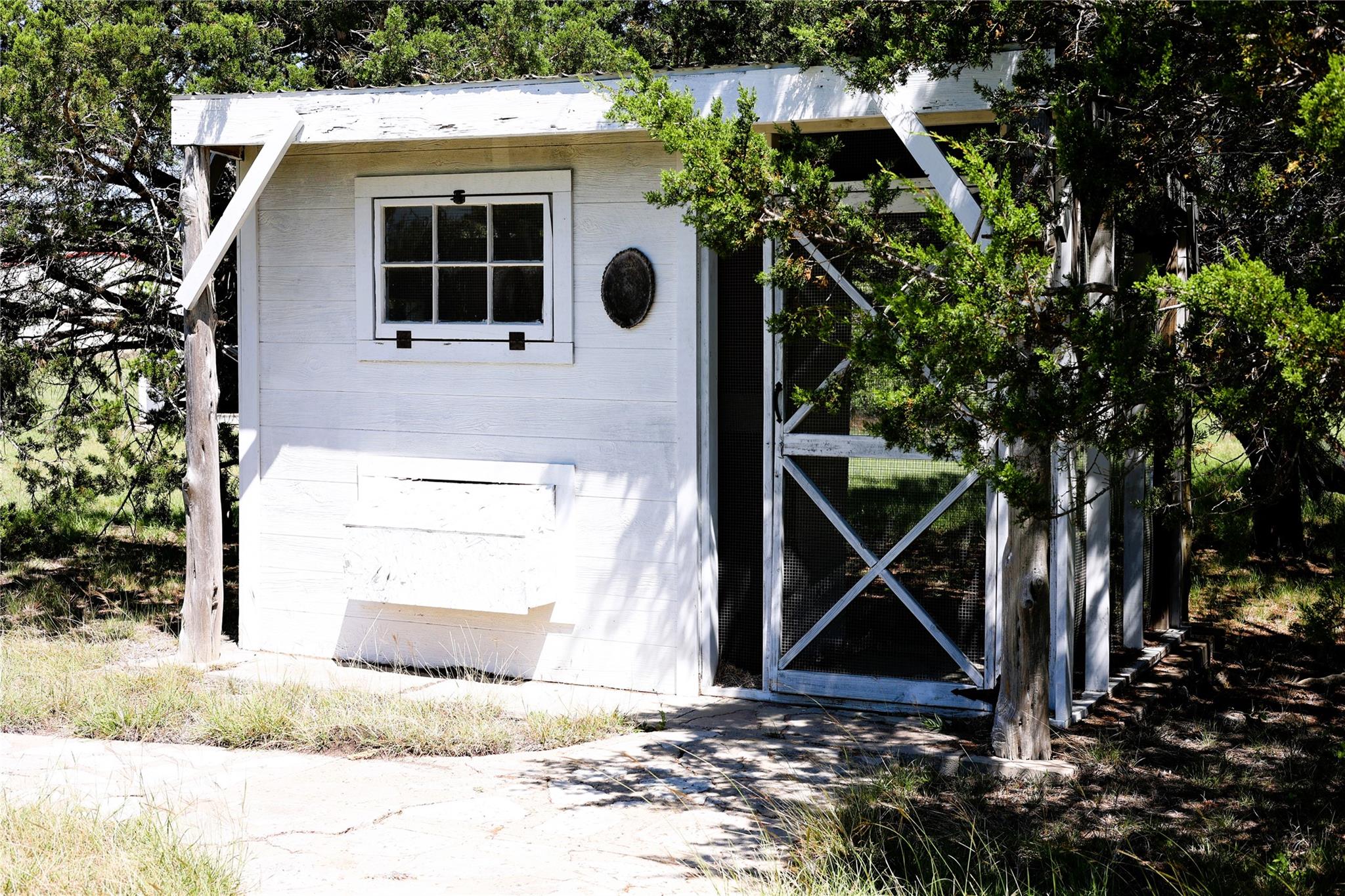 152 Round Up Dr, Liberty Hill, TX 78642