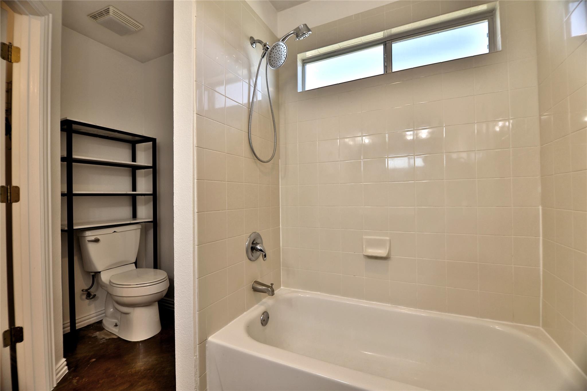 152 Round Up Dr, Liberty Hill, TX 78642