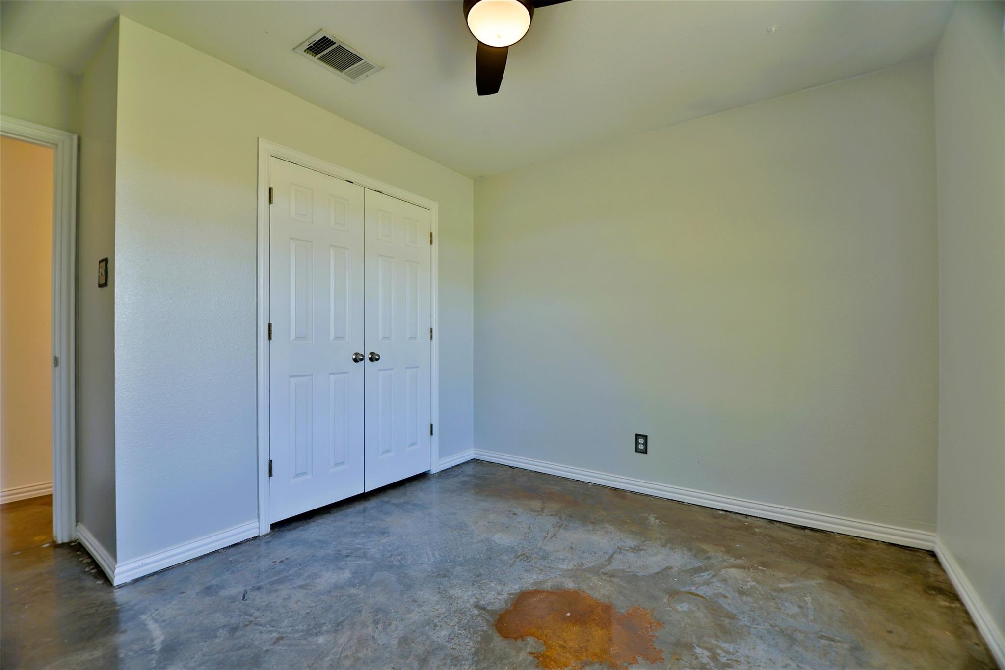 152 Round Up Dr, Liberty Hill, TX 78642