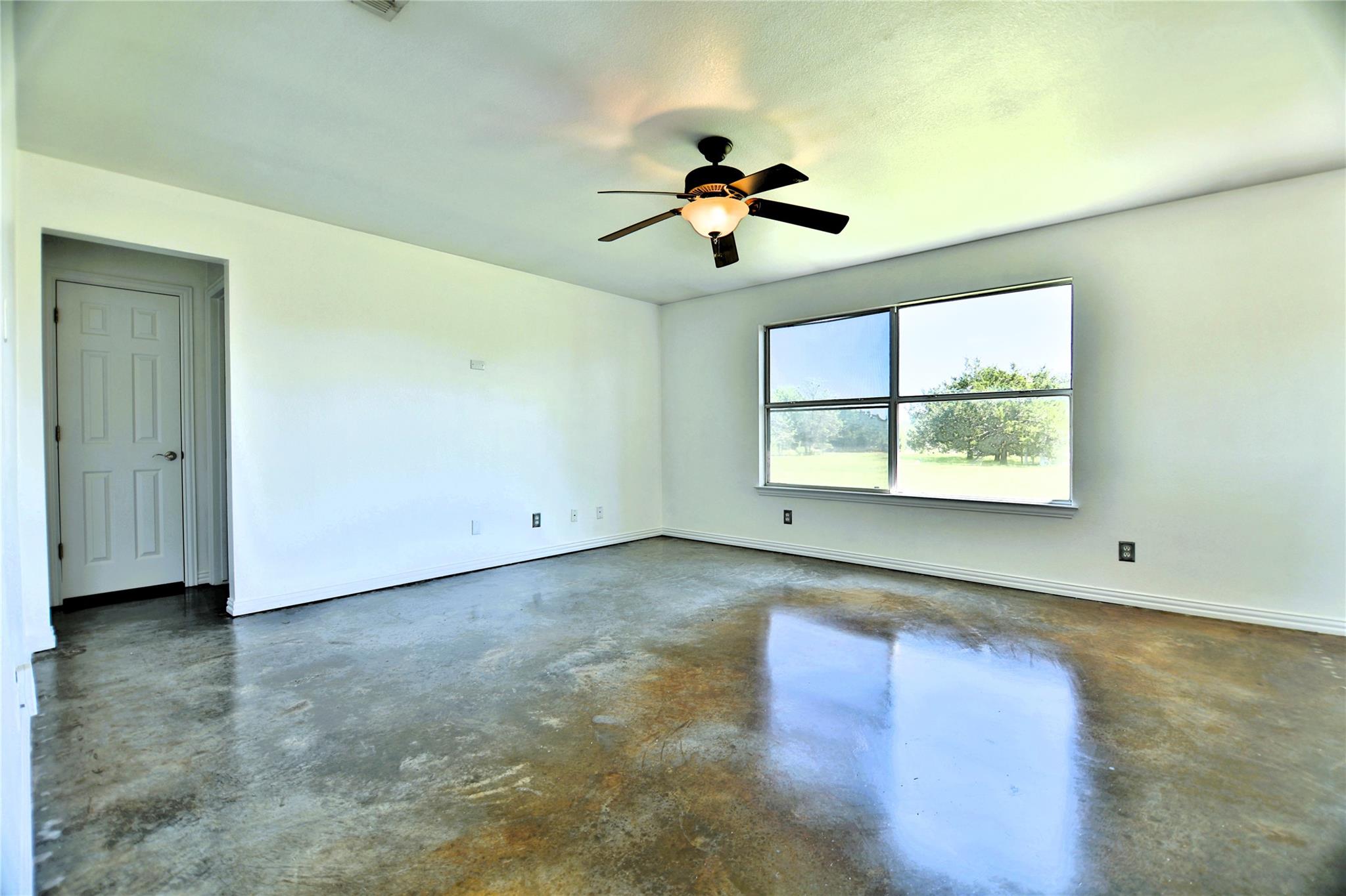 152 Round Up Dr, Liberty Hill, TX 78642