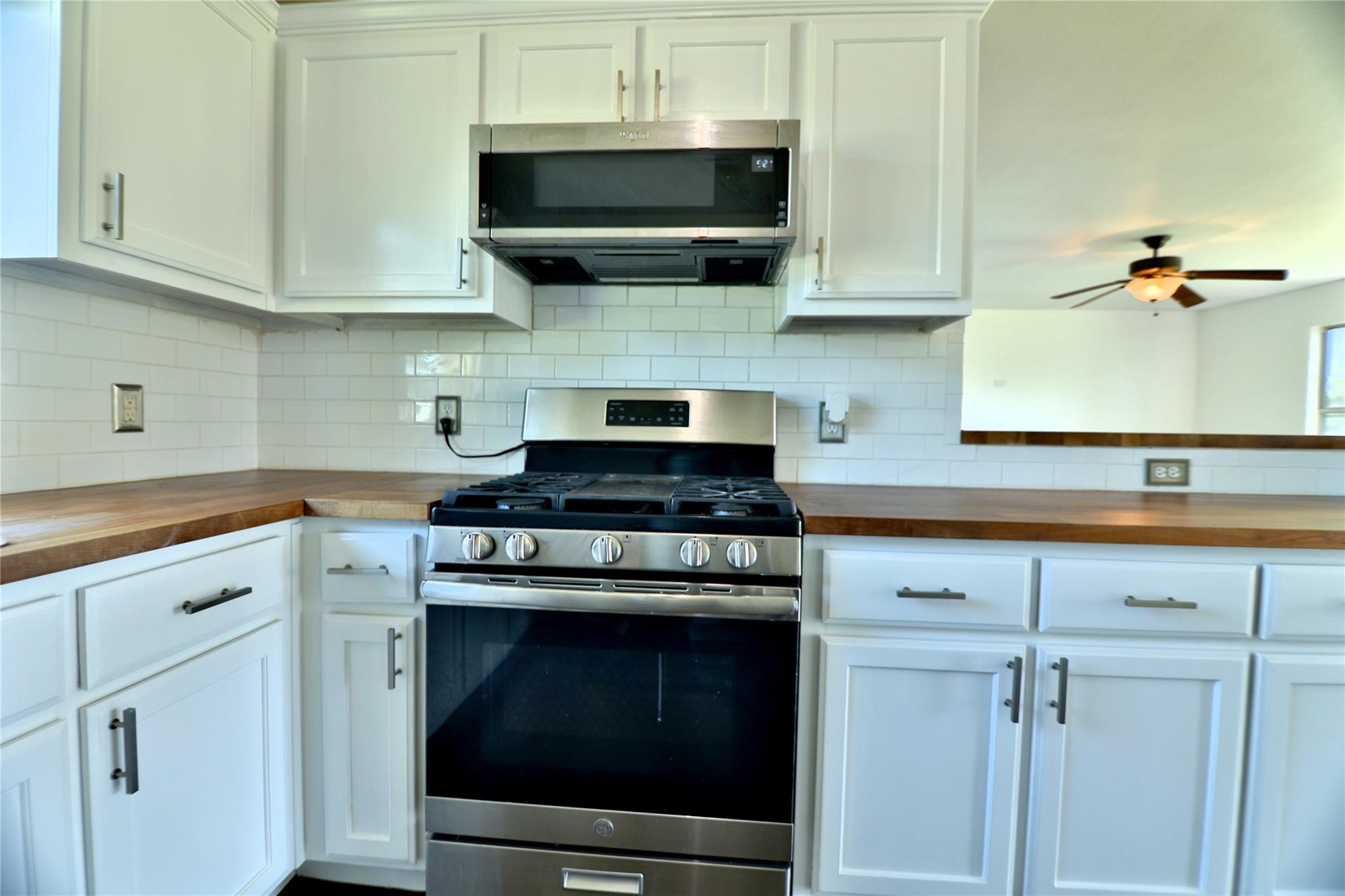 152 Round Up Dr, Liberty Hill, TX 78642