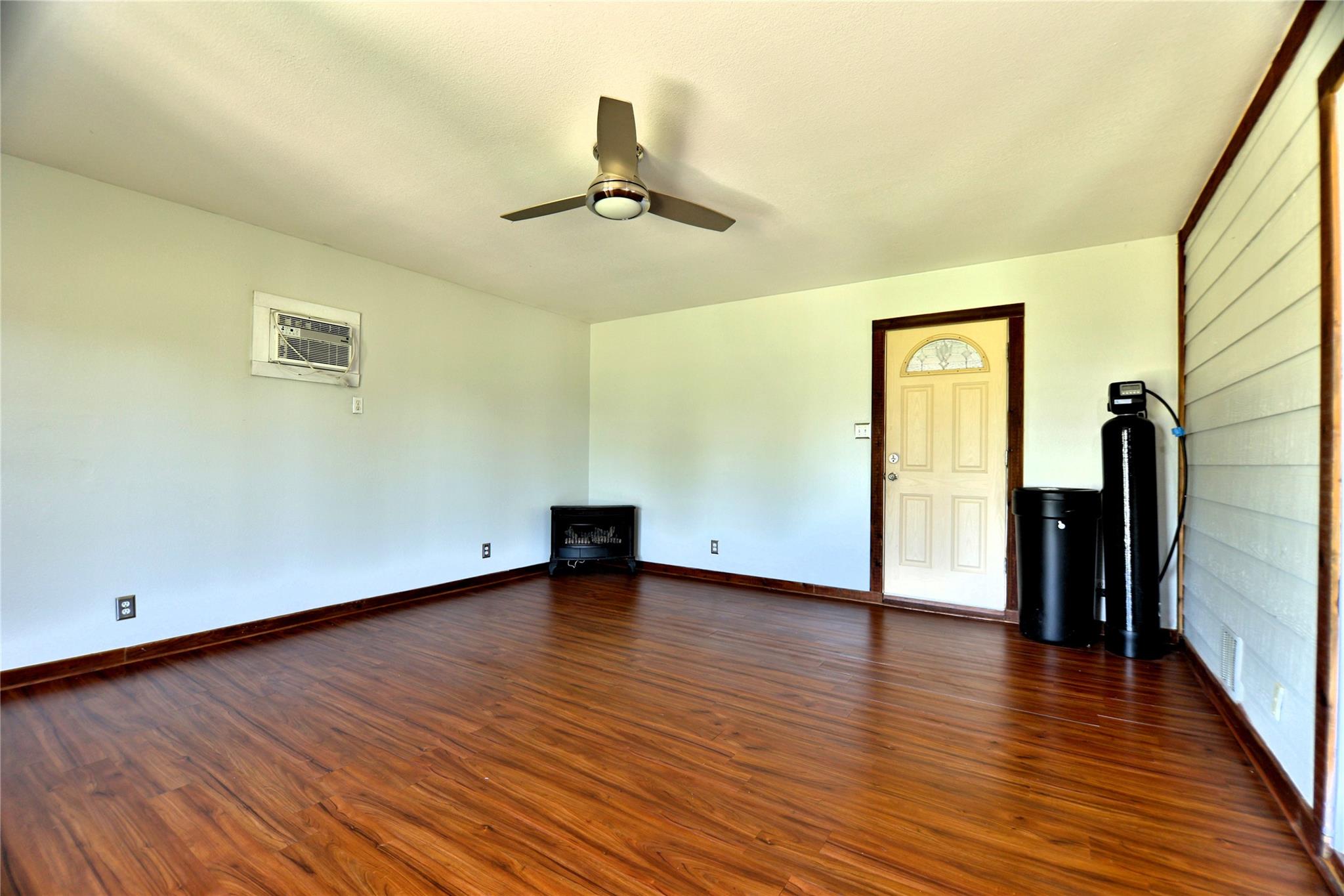 152 Round Up Dr, Liberty Hill, TX 78642