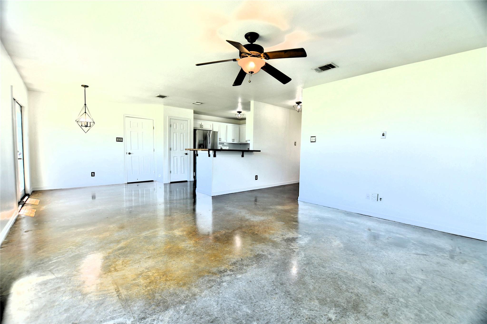 152 Round Up Dr, Liberty Hill, TX 78642