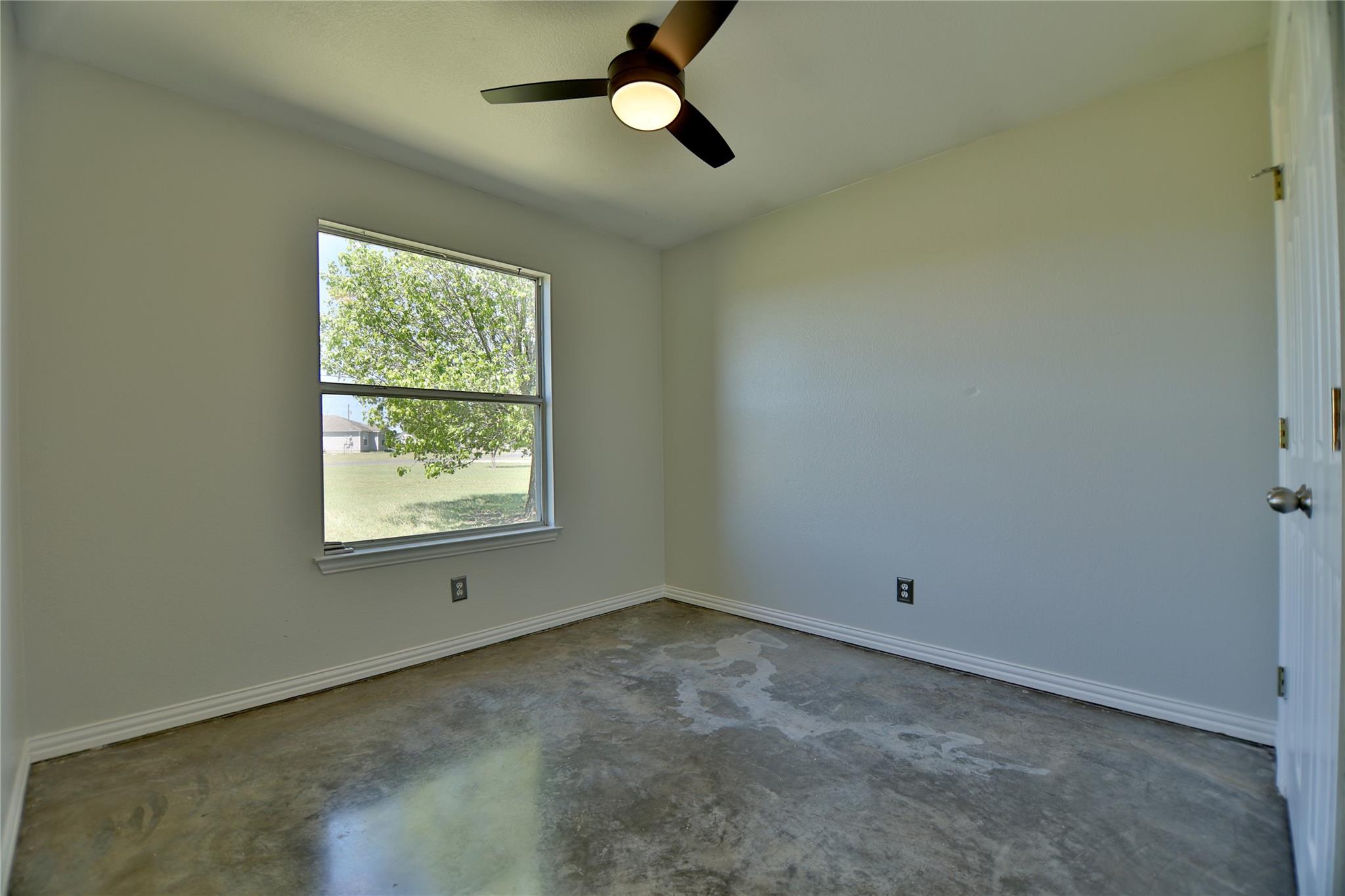 152 Round Up Dr, Liberty Hill, TX 78642