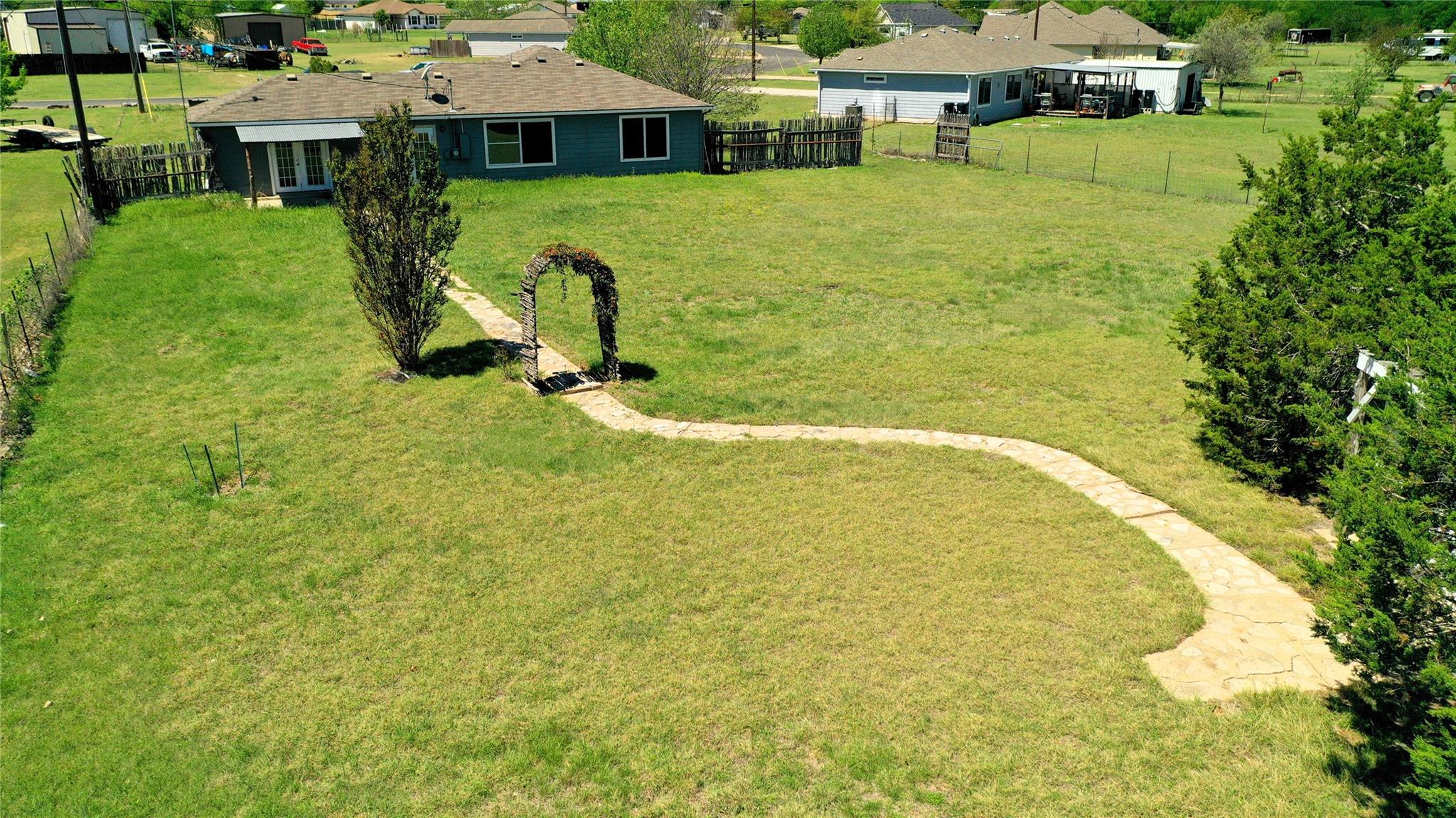 152 Round Up Dr, Liberty Hill, TX 78642