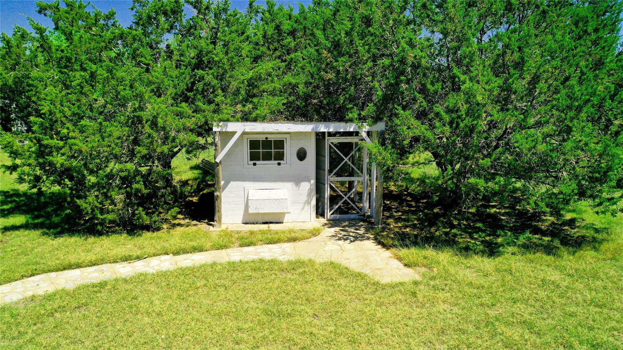 152 Round Up Dr, Liberty Hill, TX 78642