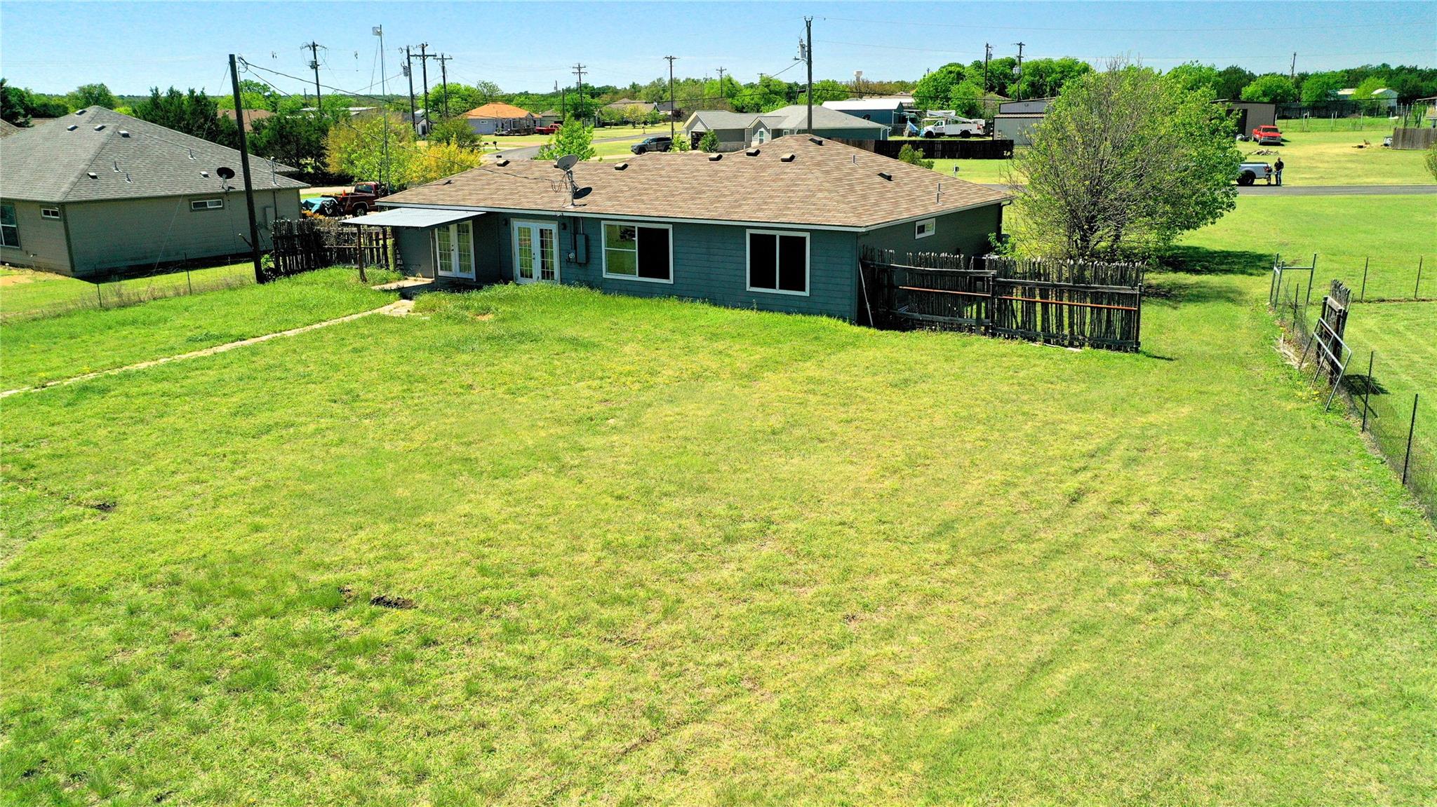 152 Round Up Dr, Liberty Hill, TX 78642