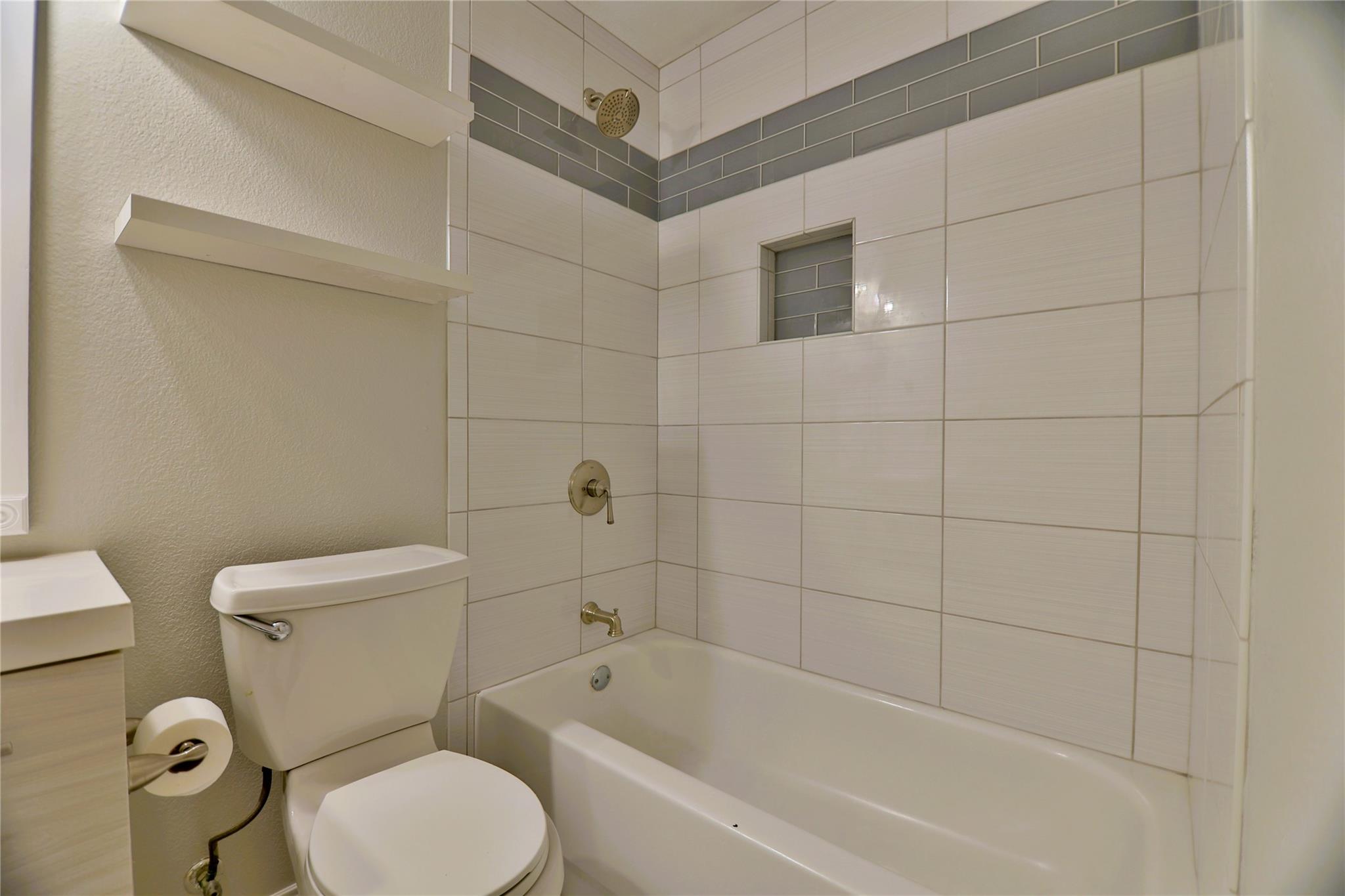 152 Round Up Dr, Liberty Hill, TX 78642