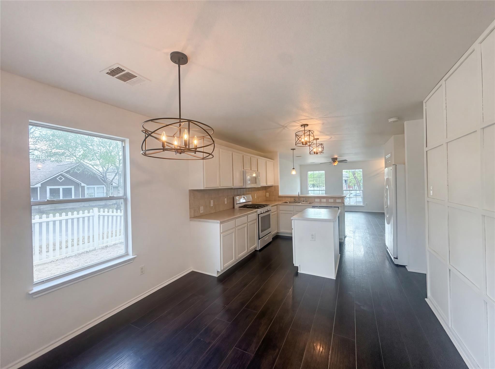 110 Strawn, Kyle, TX 78640