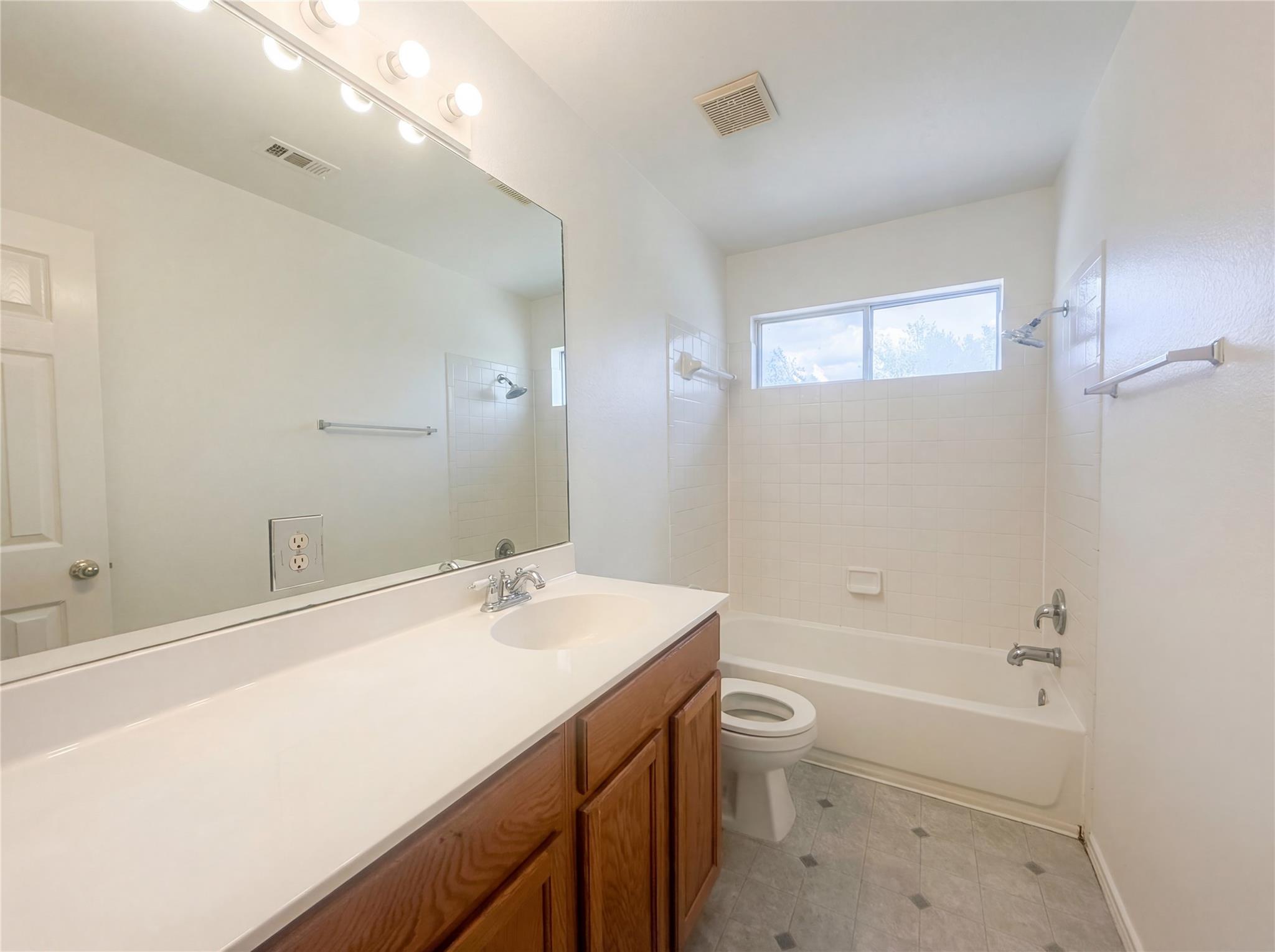 110 Strawn, Kyle, TX 78640