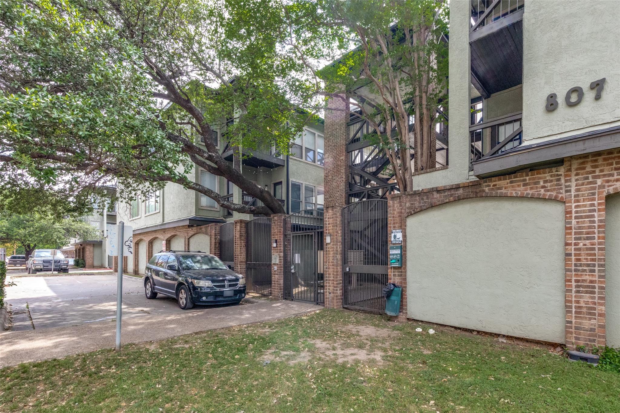 807 W 25th St # 214, Austin, TX 78705