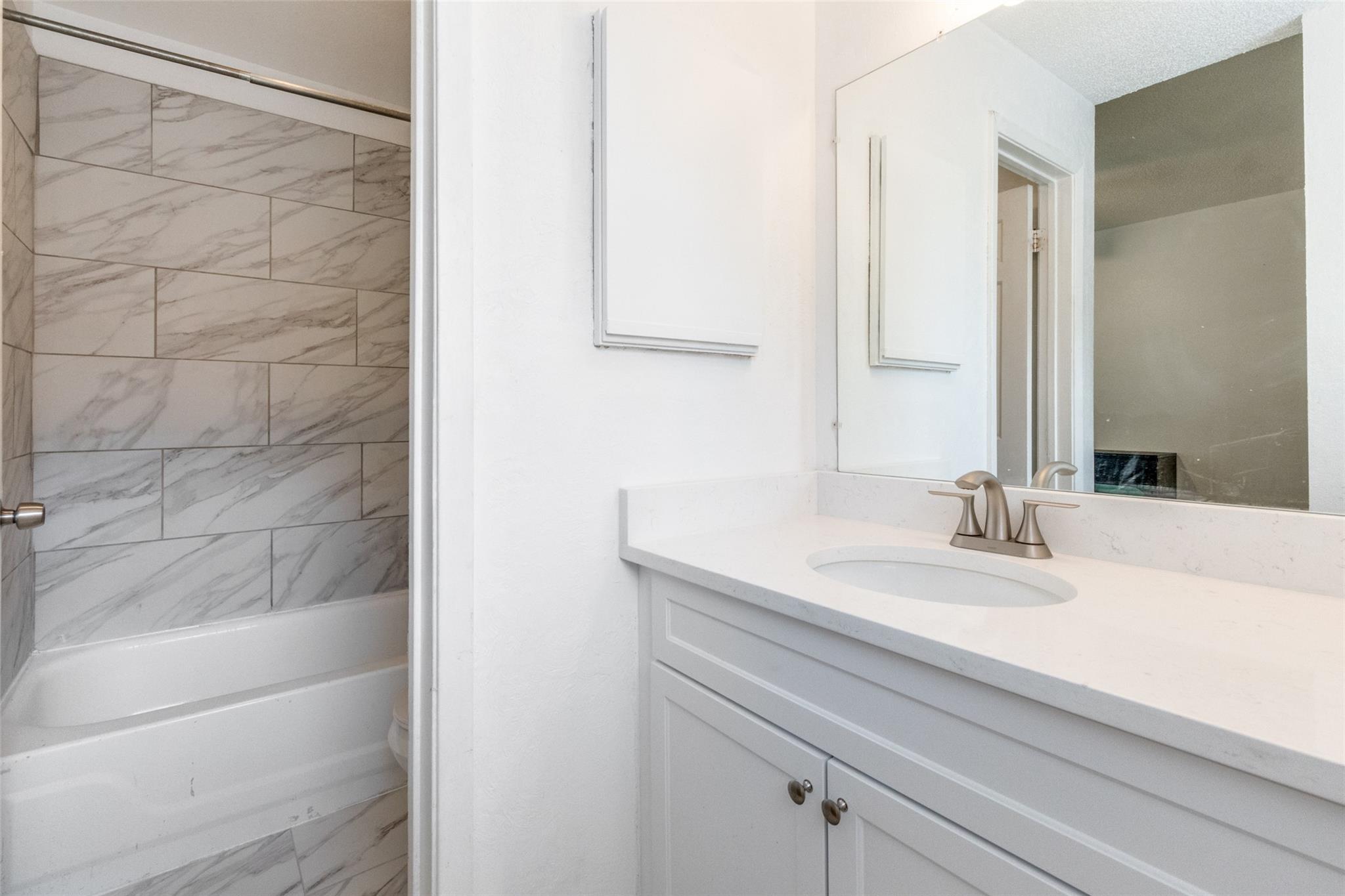 807 W 25th St # 214, Austin, TX 78705