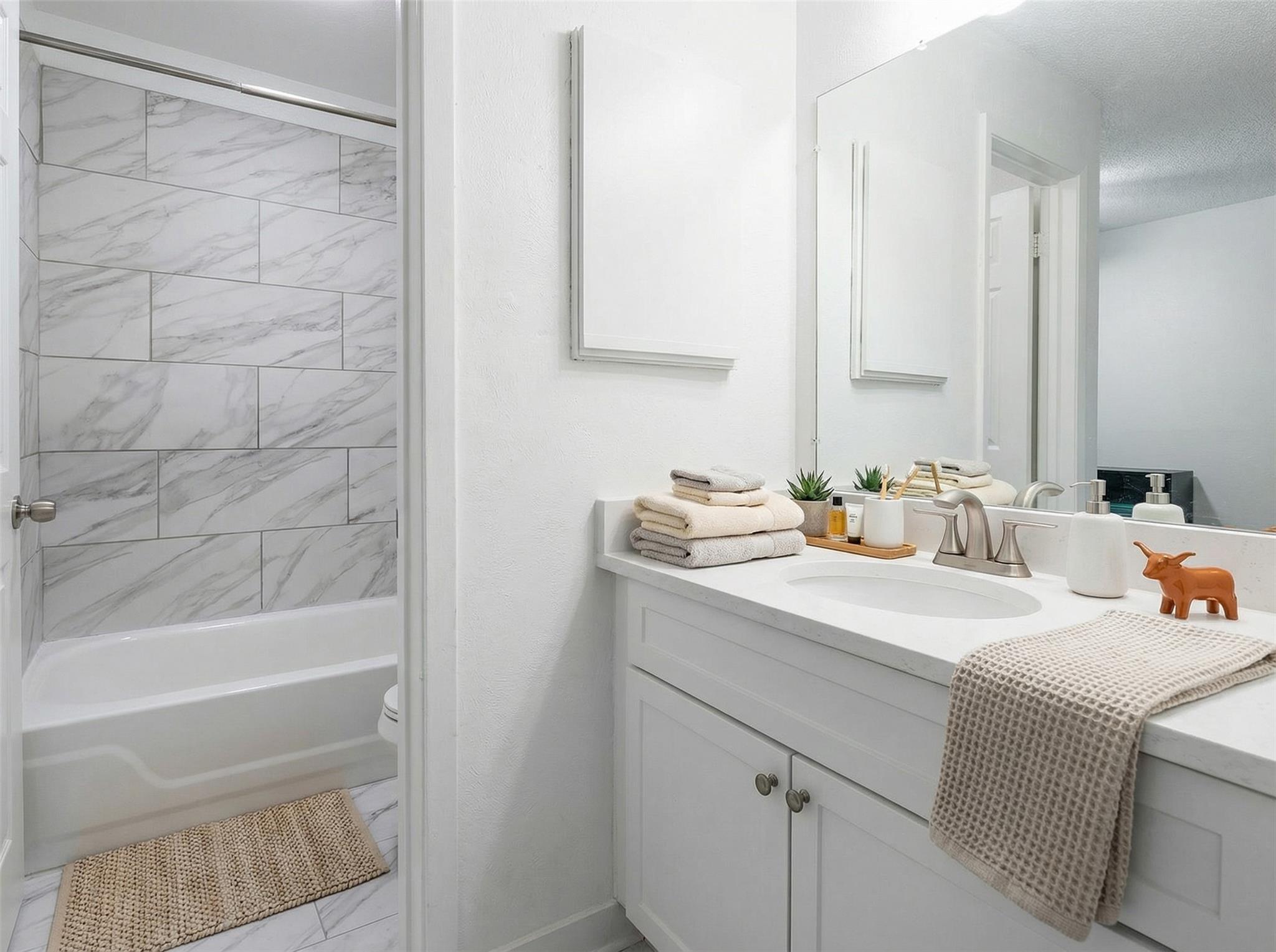 807 W 25th St # 214, Austin, TX 78705