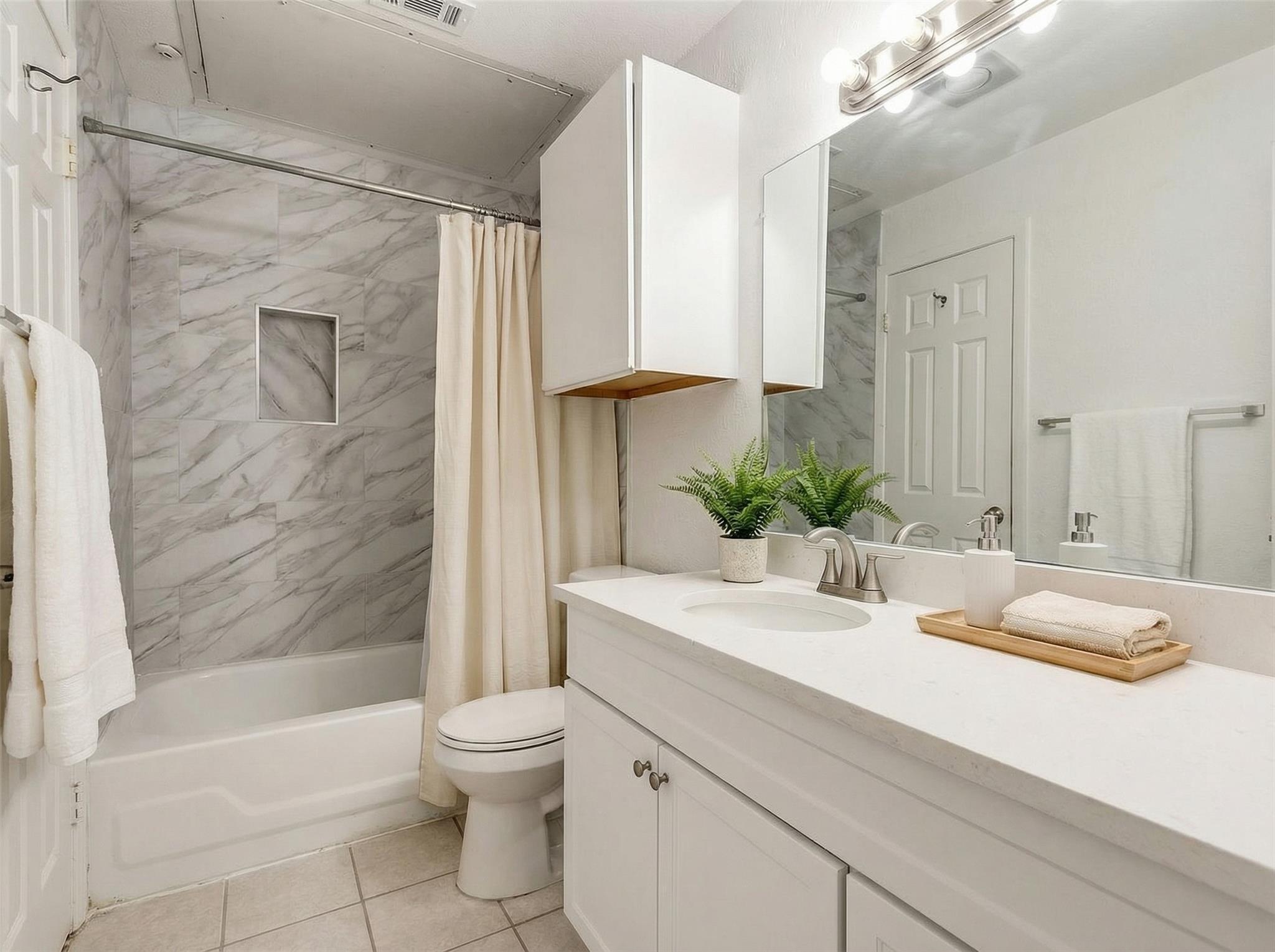 807 W 25th St # 214, Austin, TX 78705