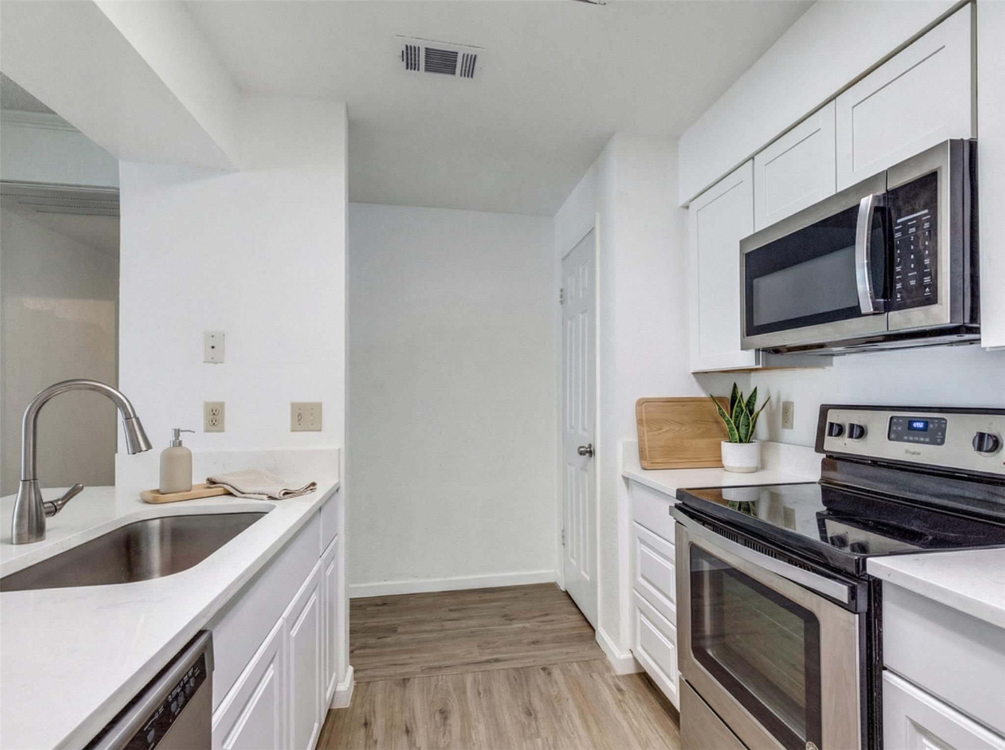 807 W 25th St # 214, Austin, TX 78705