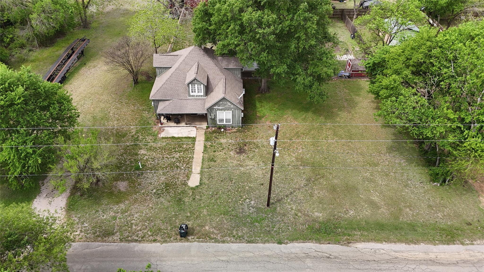 517 Giddings St, Lexington, TX 78947