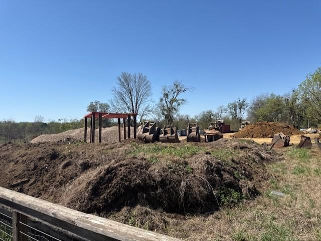 517 Giddings St, Lexington, TX 78947