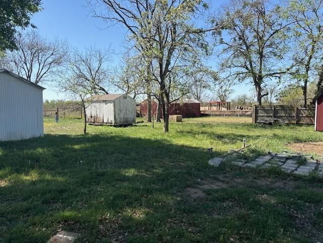 517 Giddings St, Lexington, TX 78947