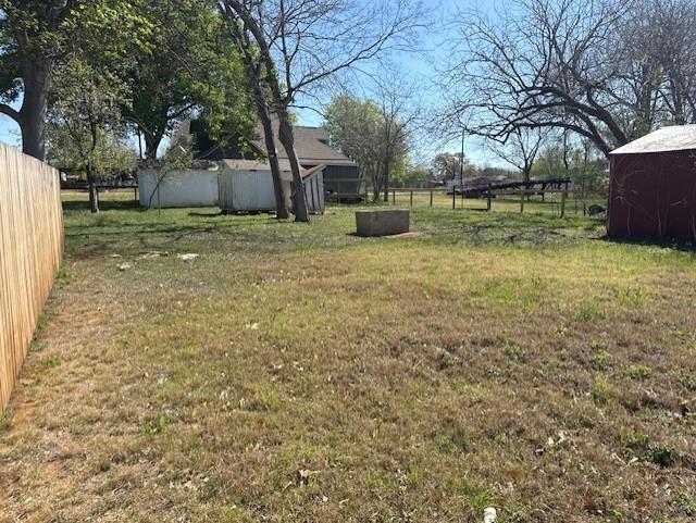 517 Giddings St, Lexington, TX 78947