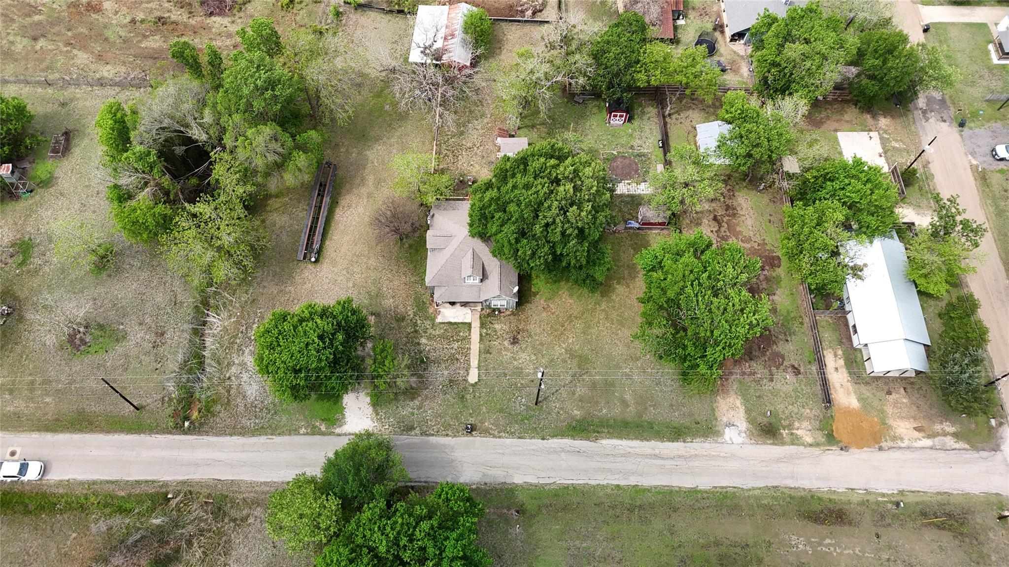 517 Giddings St, Lexington, TX 78947