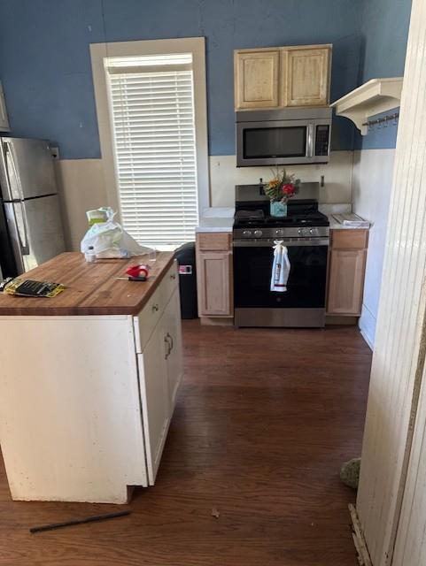 517 Giddings St, Lexington, TX 78947