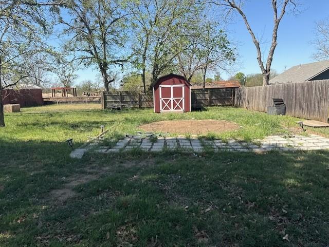 517 Giddings St, Lexington, TX 78947