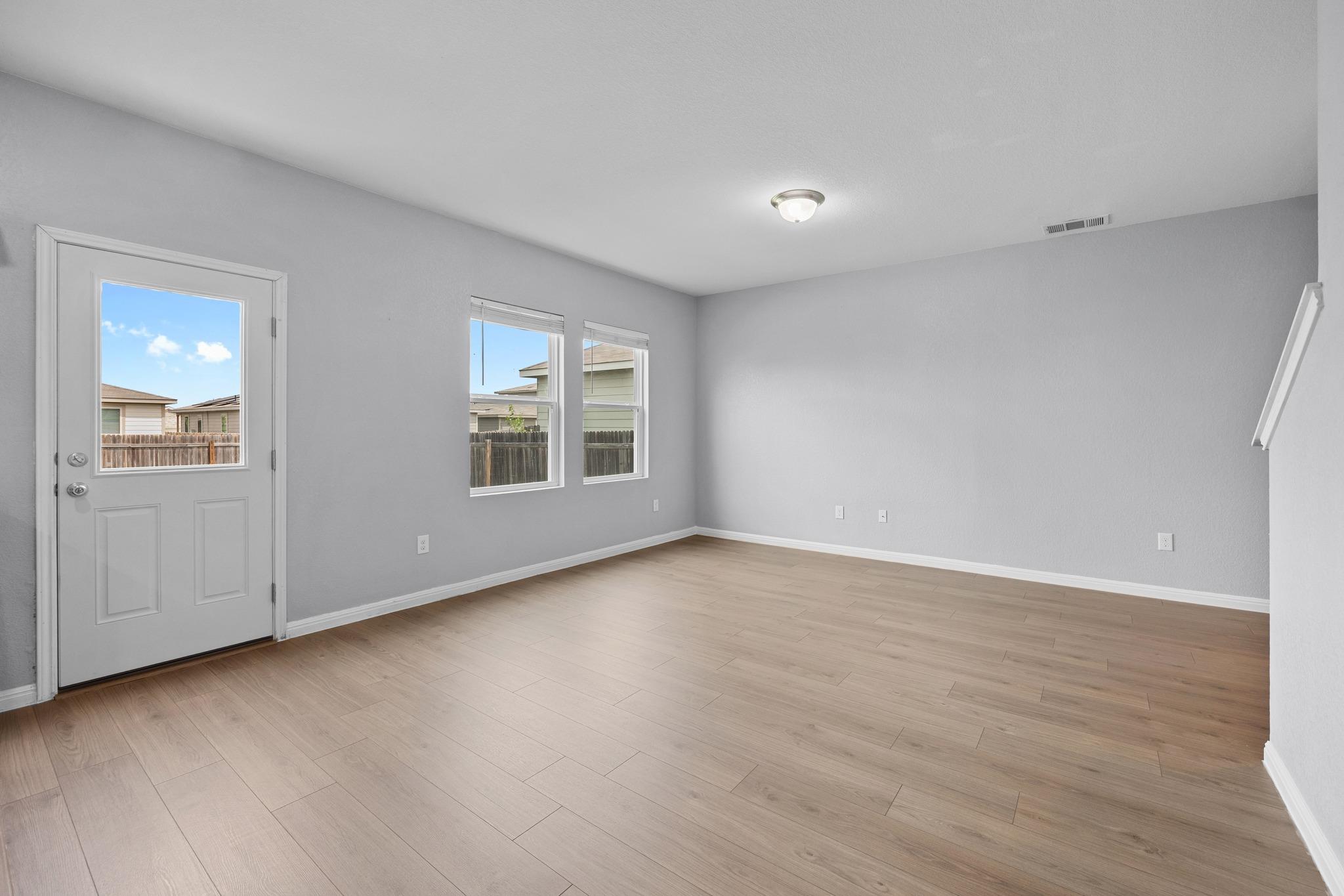 320 Bell Rings Dr, Jarrell, TX 76537