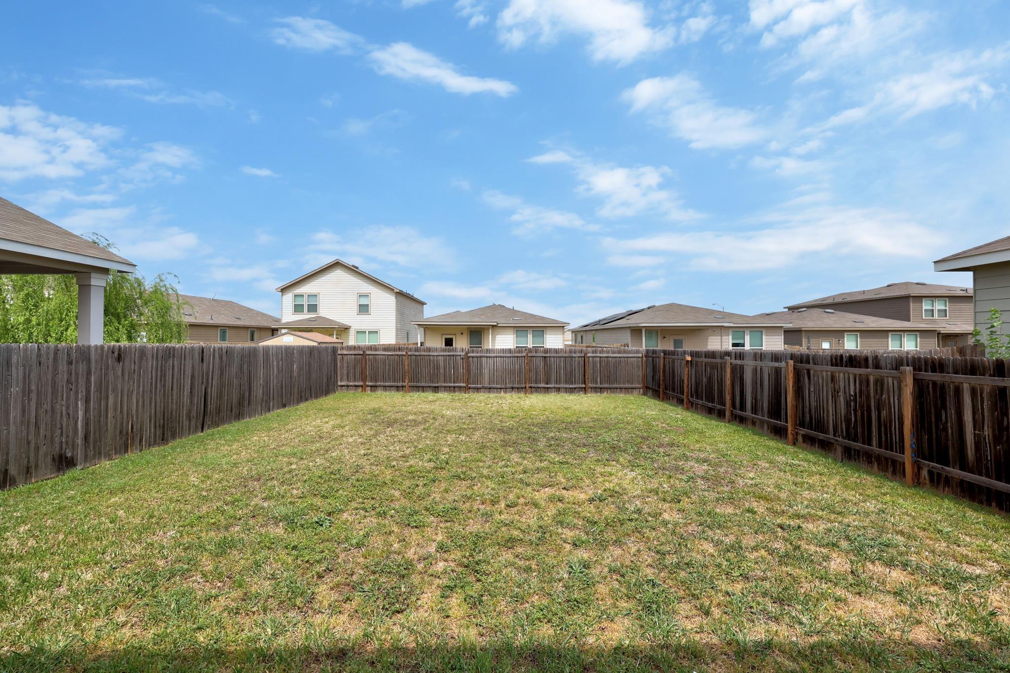 320 Bell Rings Dr, Jarrell, TX 76537