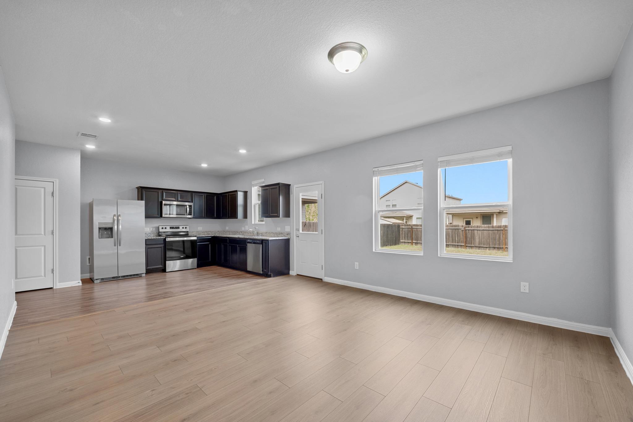 320 Bell Rings Dr, Jarrell, TX 76537