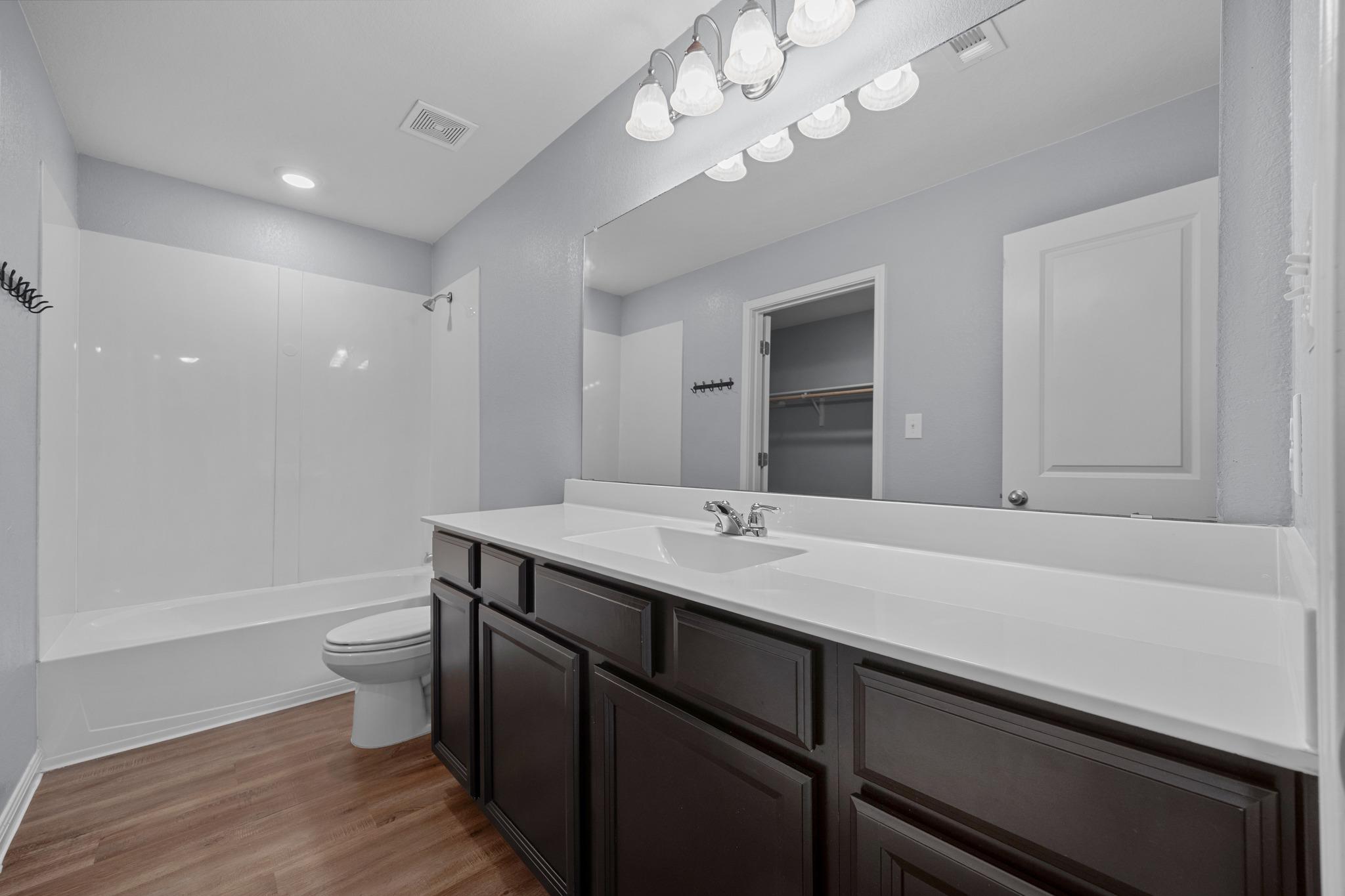 320 Bell Rings Dr, Jarrell, TX 76537