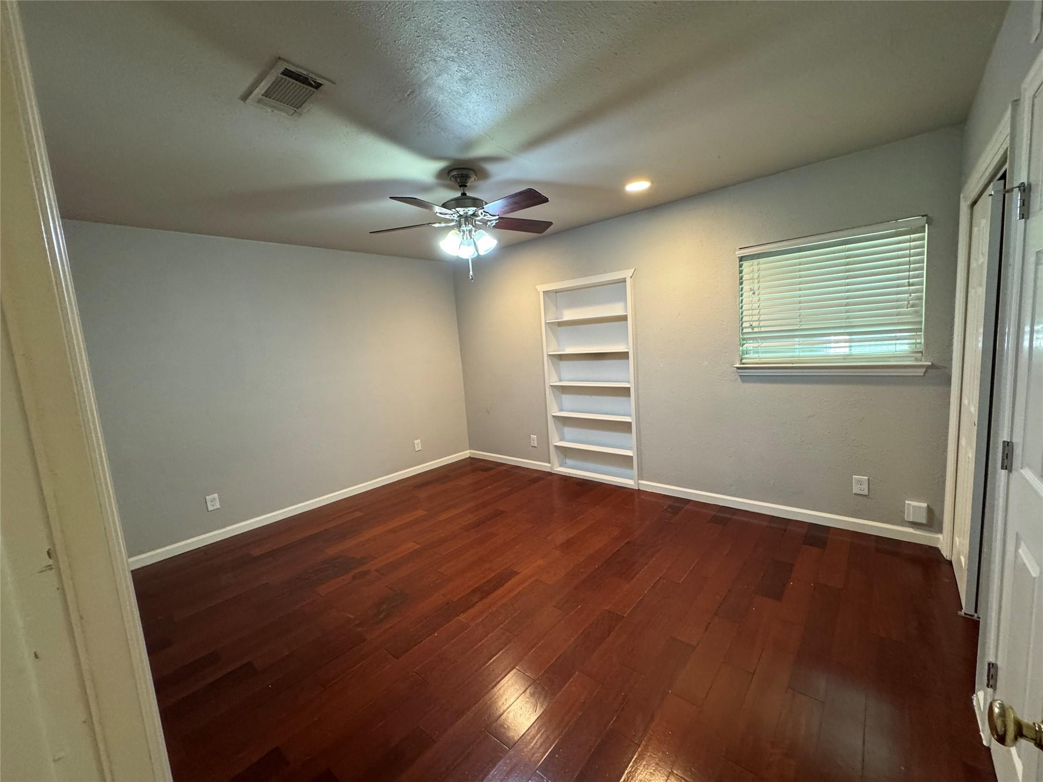 300 W COVINGTON Dr, Austin, TX 78753