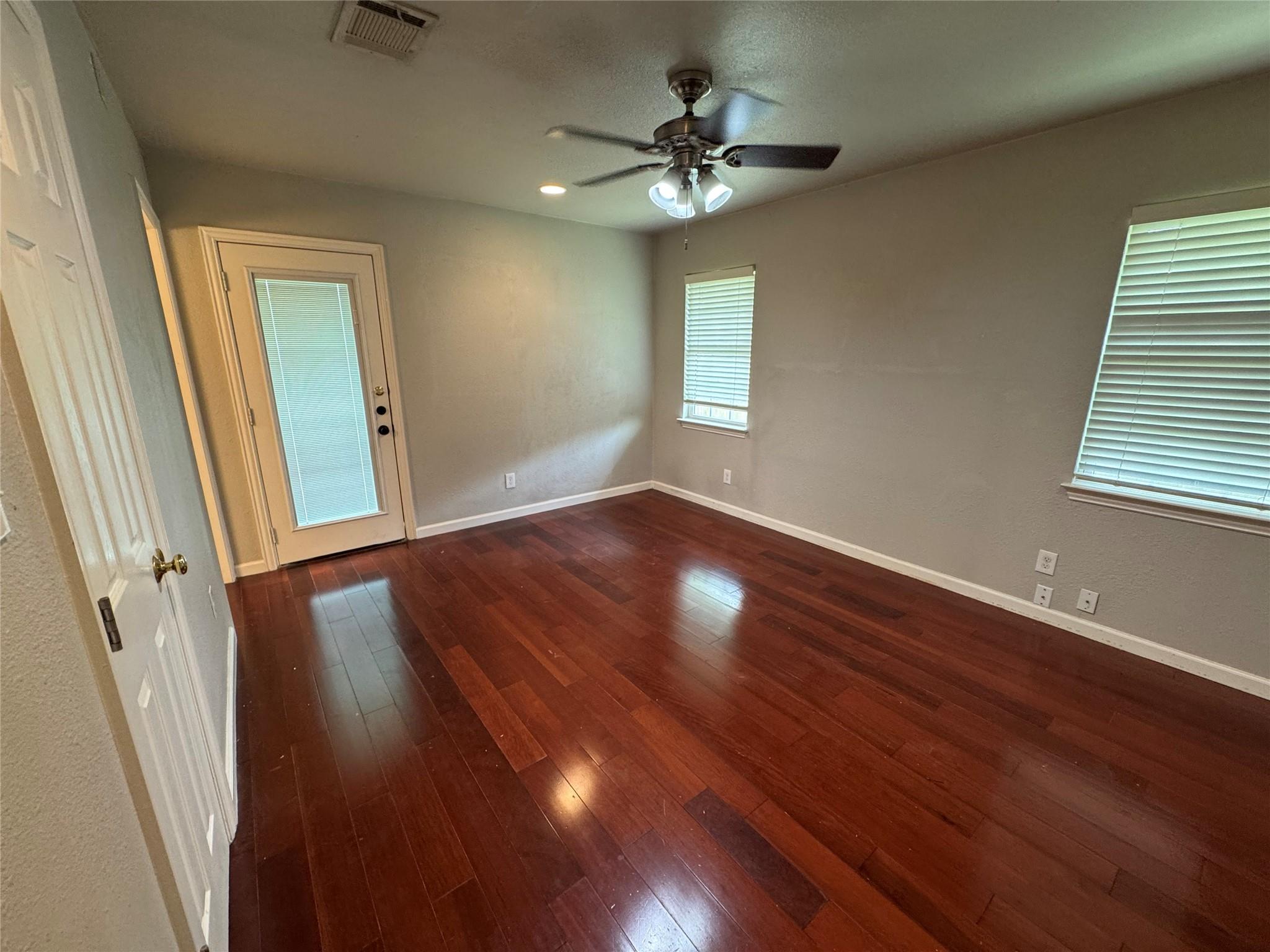 300 W COVINGTON Dr, Austin, TX 78753