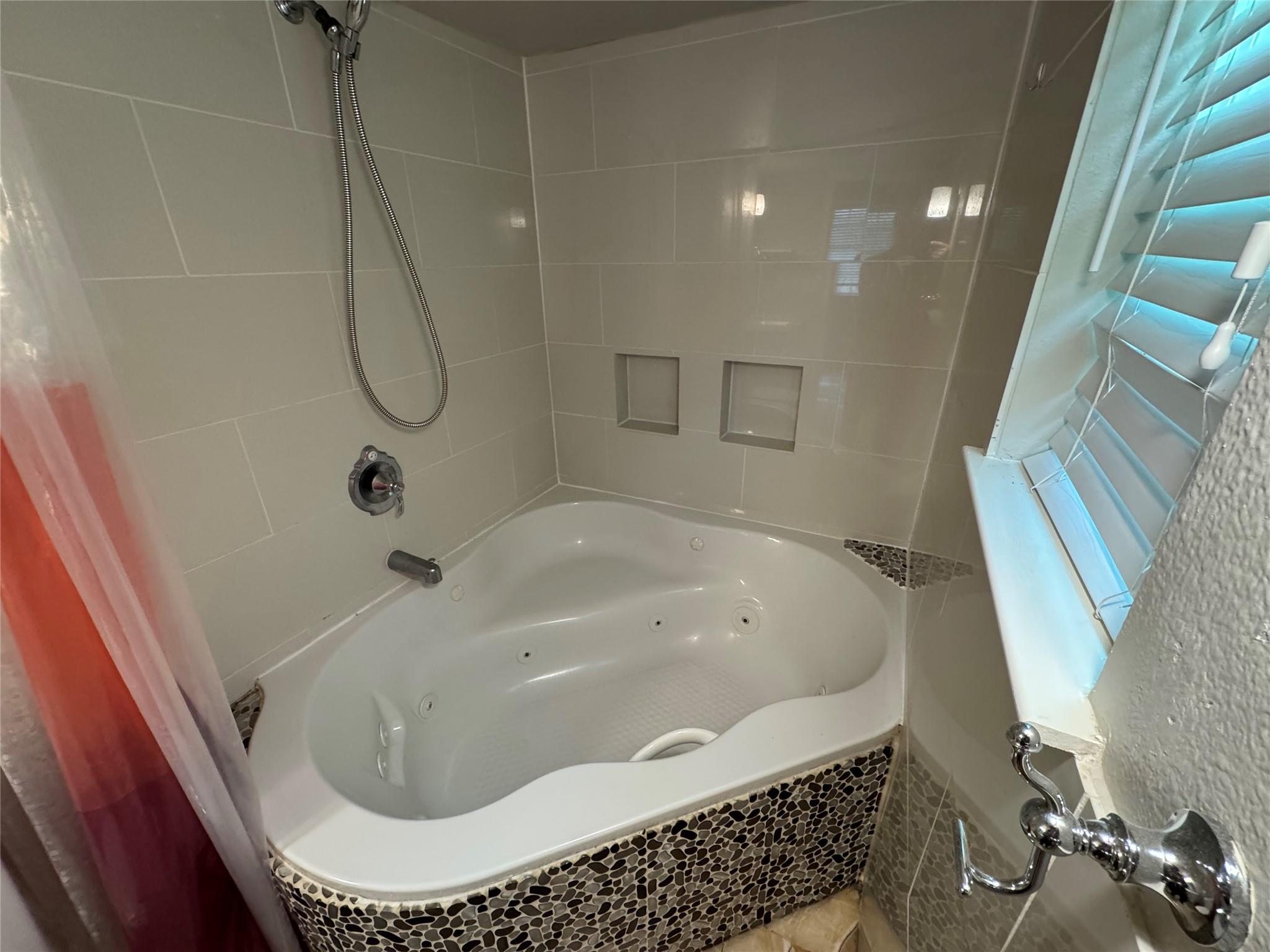 300 W COVINGTON Dr, Austin, TX 78753