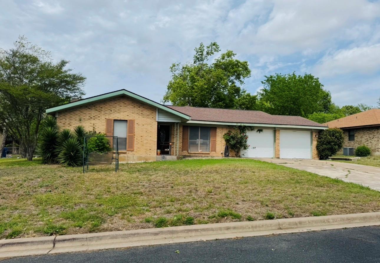 206 Loesch Dr, Elgin, TX 78621