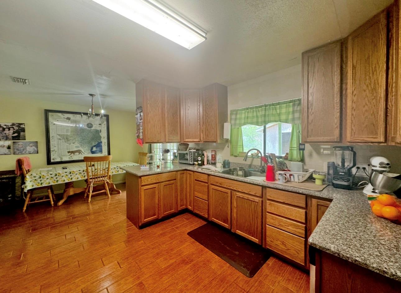 206 Loesch Dr, Elgin, TX 78621