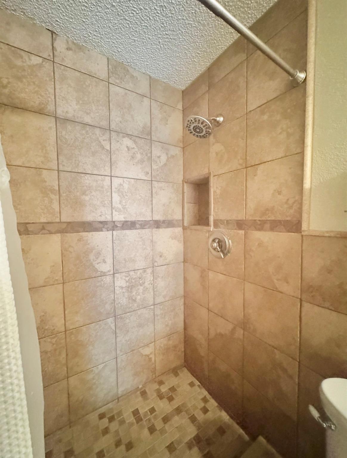 206 Loesch Dr, Elgin, TX 78621