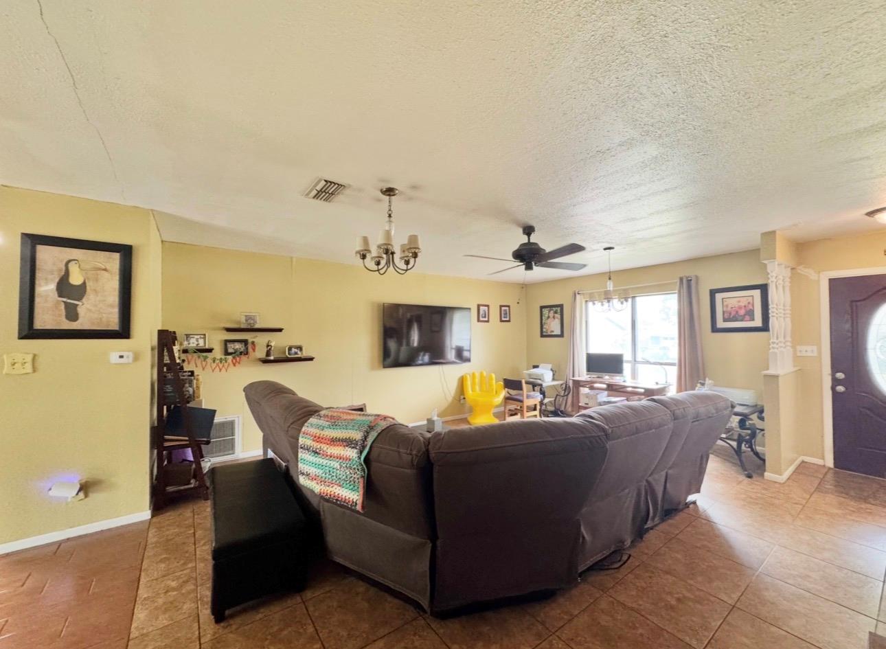 206 Loesch Dr, Elgin, TX 78621