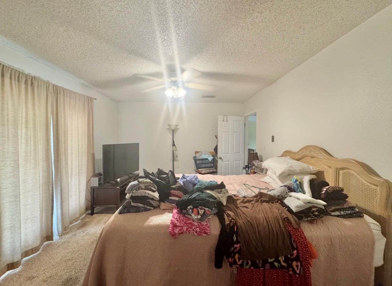 206 Loesch Dr, Elgin, TX 78621