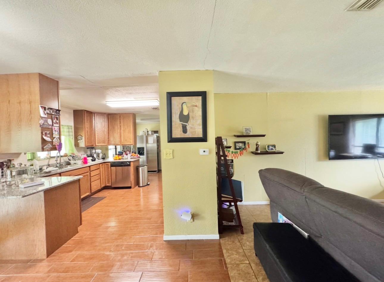 206 Loesch Dr, Elgin, TX 78621