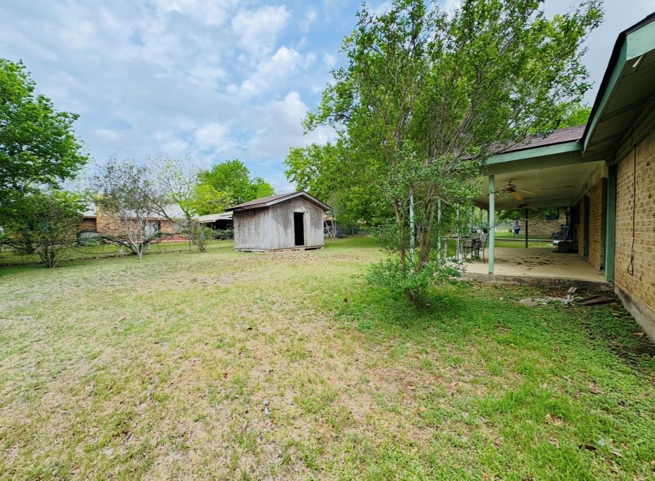 206 Loesch Dr, Elgin, TX 78621