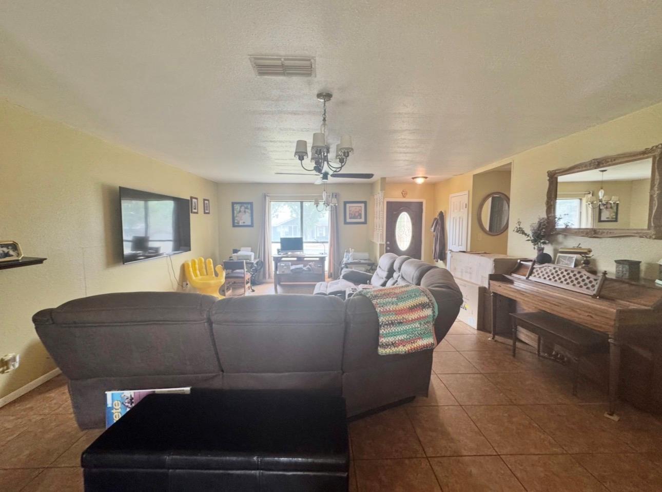 206 Loesch Dr, Elgin, TX 78621